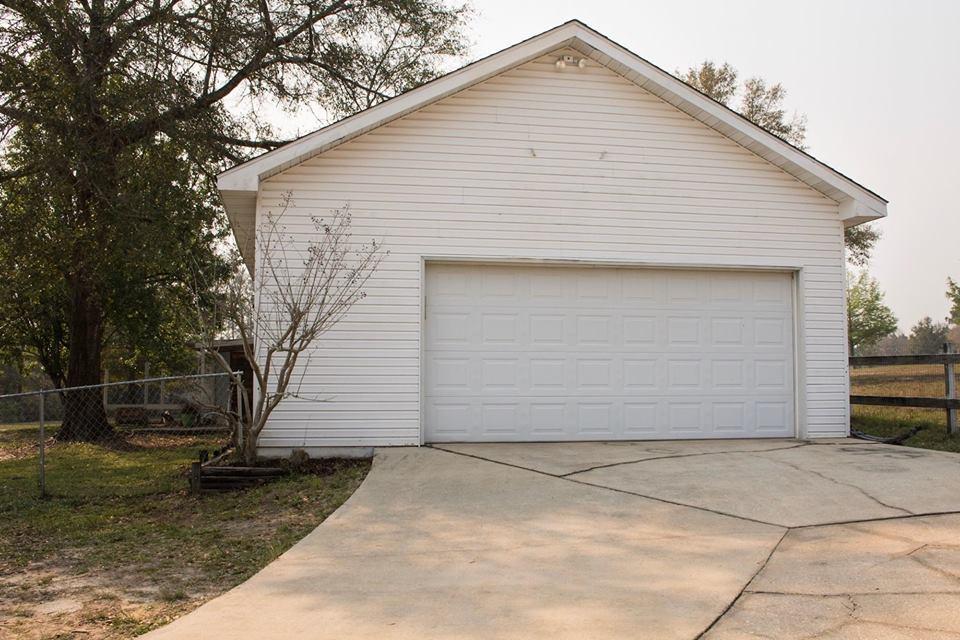 KENNEDY LAKE (UNRECORDED) - Residential