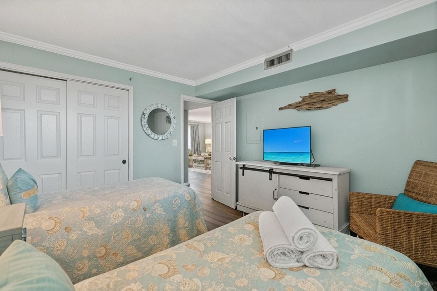 ISLANDER CONDO - Residential