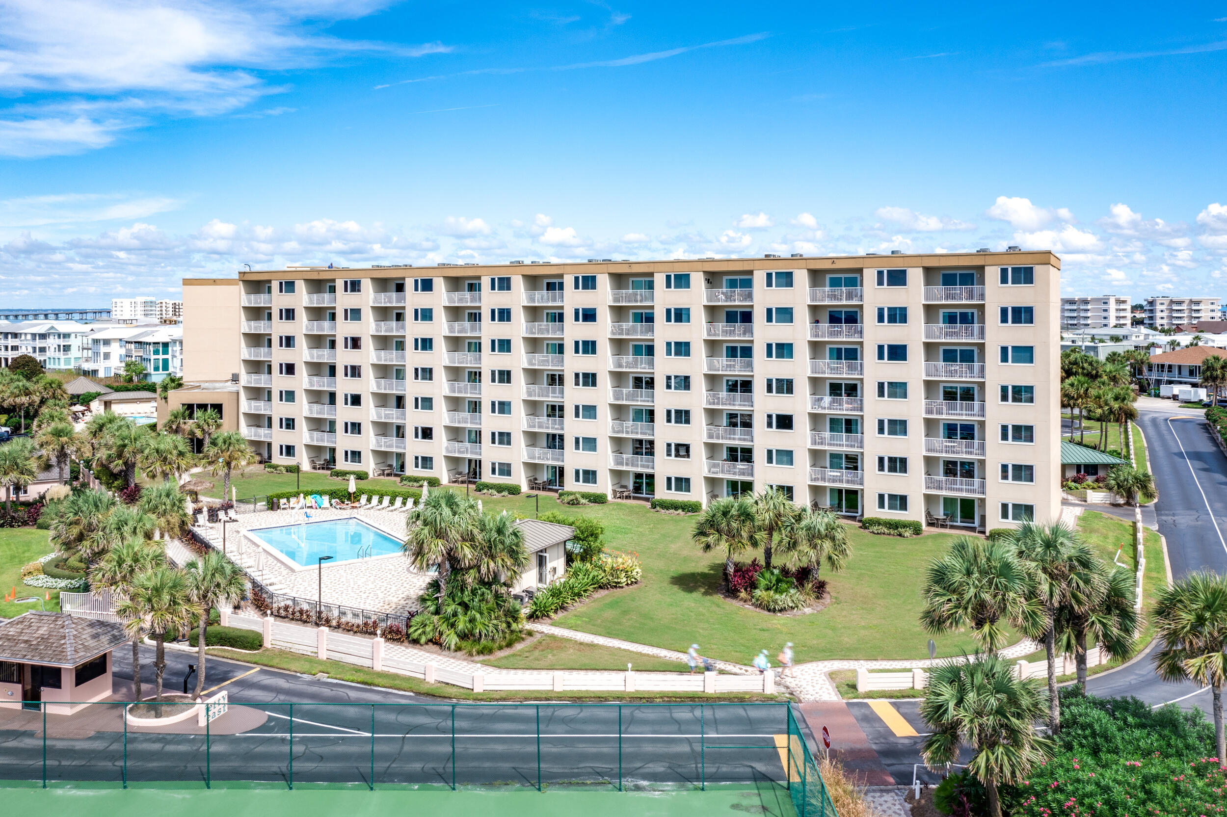 ISLANDER CONDO - Residential