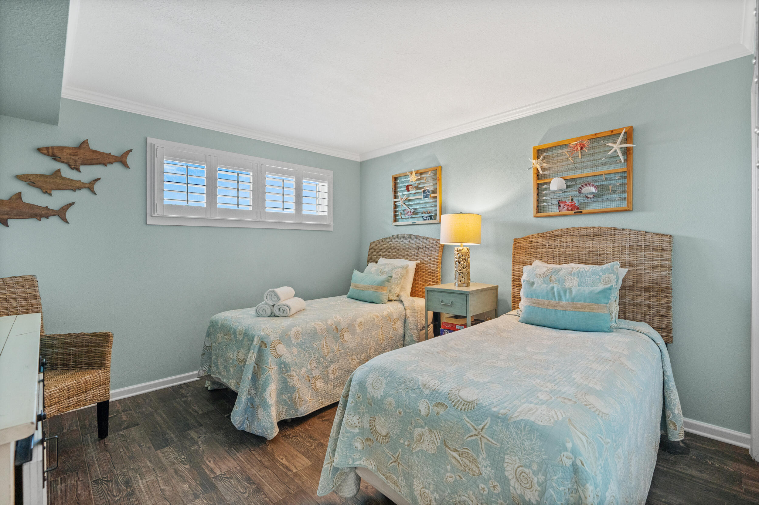 ISLANDER CONDO - Residential