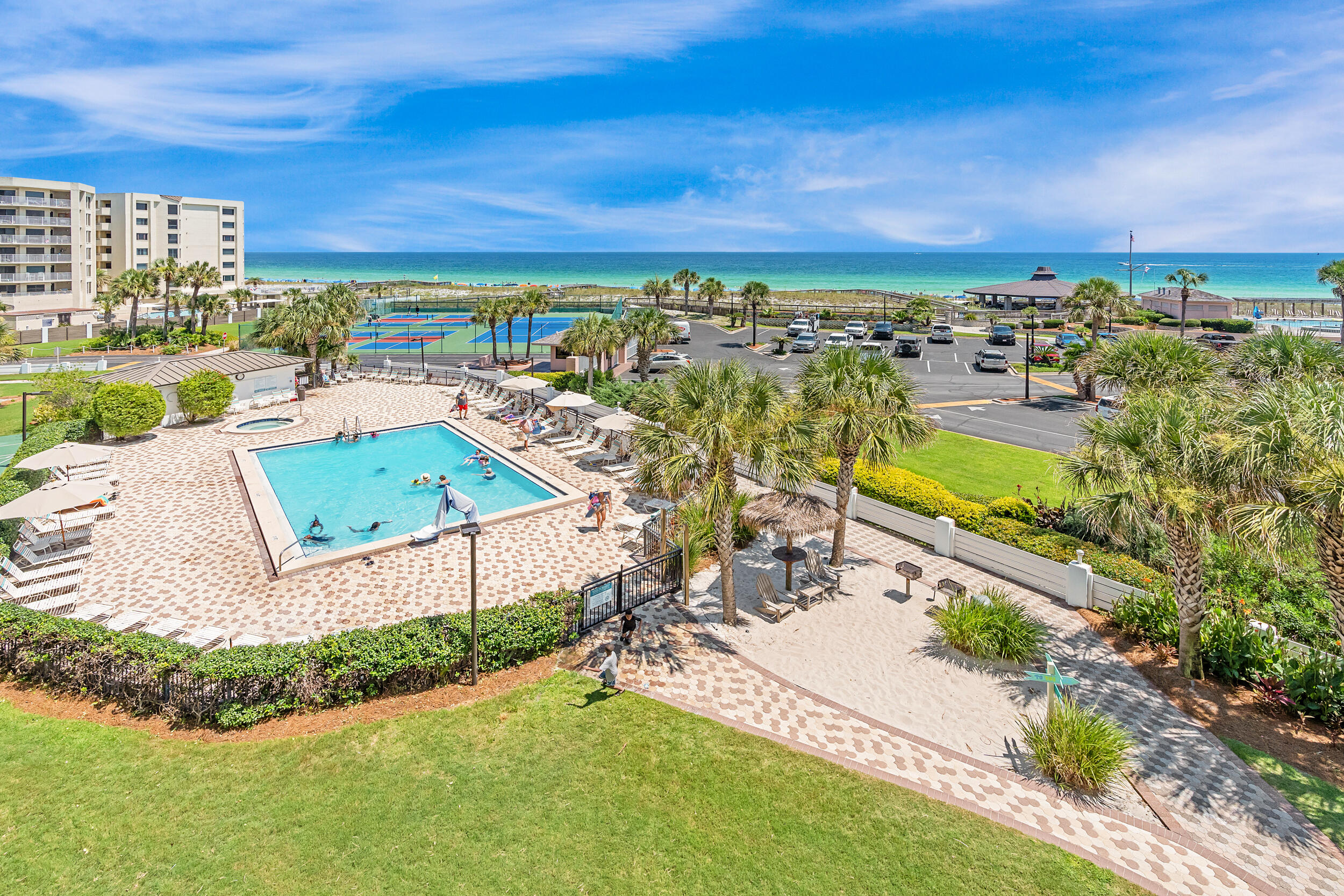 ISLANDER CONDO - Residential