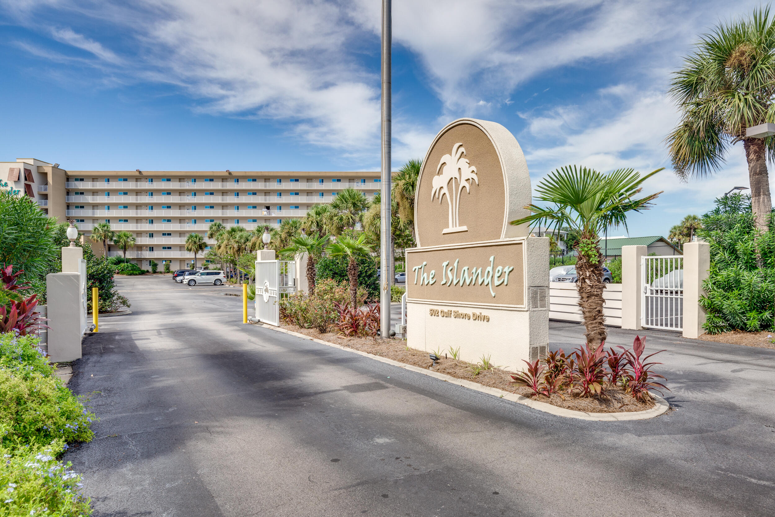 ISLANDER CONDO - Residential
