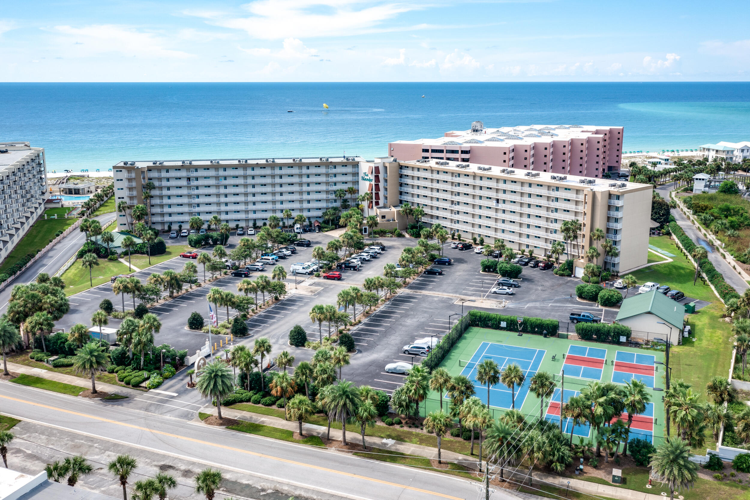 ISLANDER CONDO - Residential