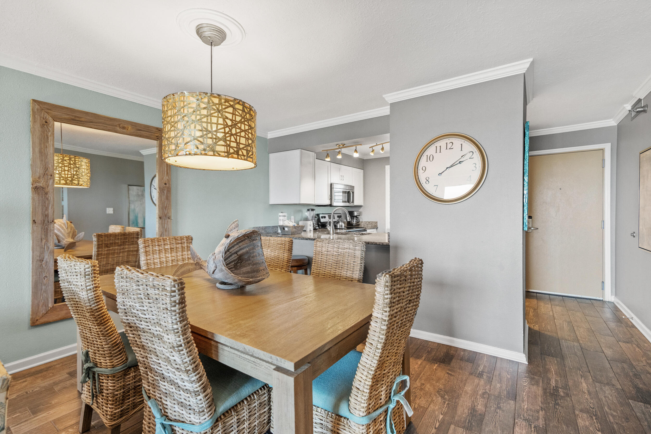 ISLANDER CONDO - Residential