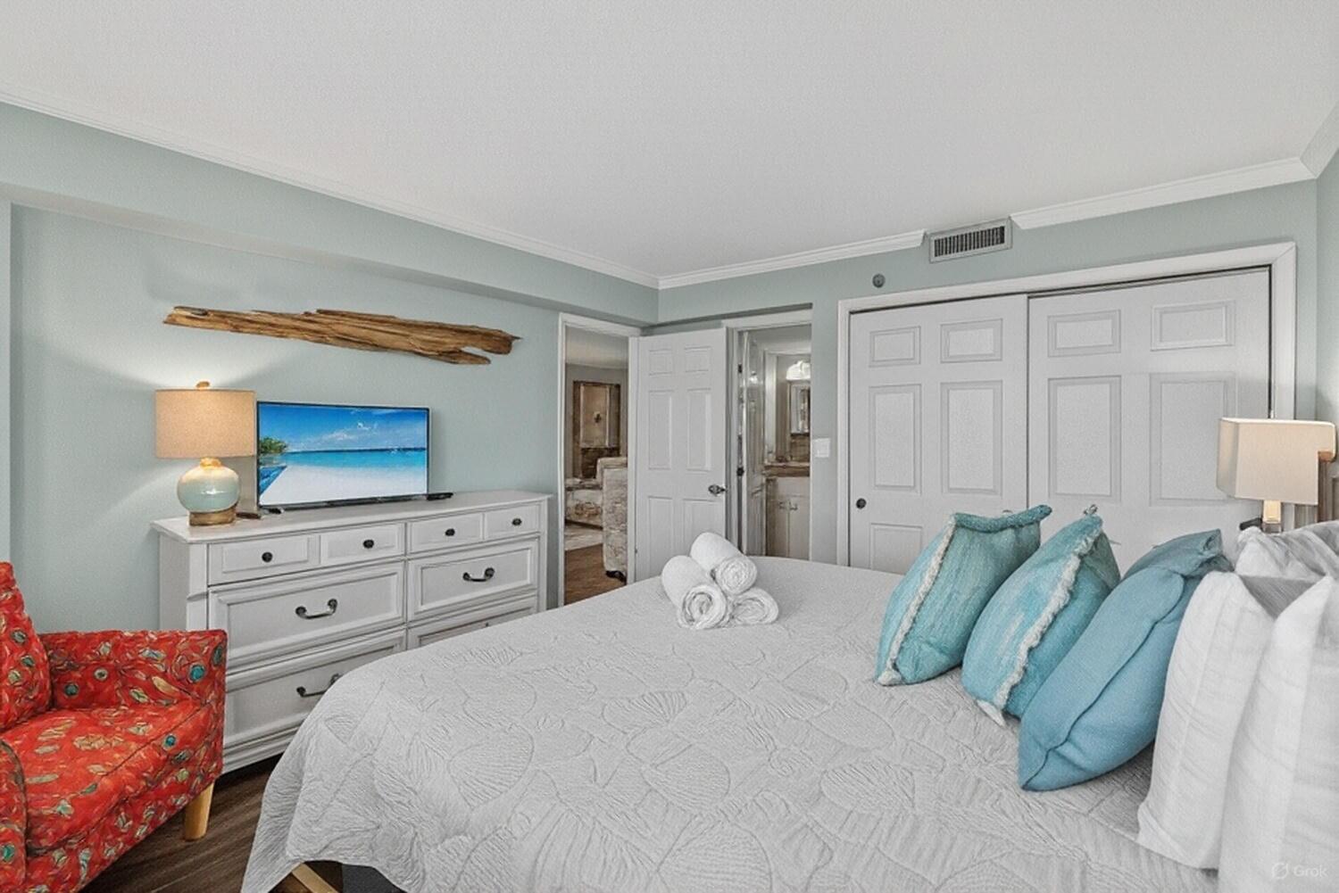 ISLANDER CONDO - Residential