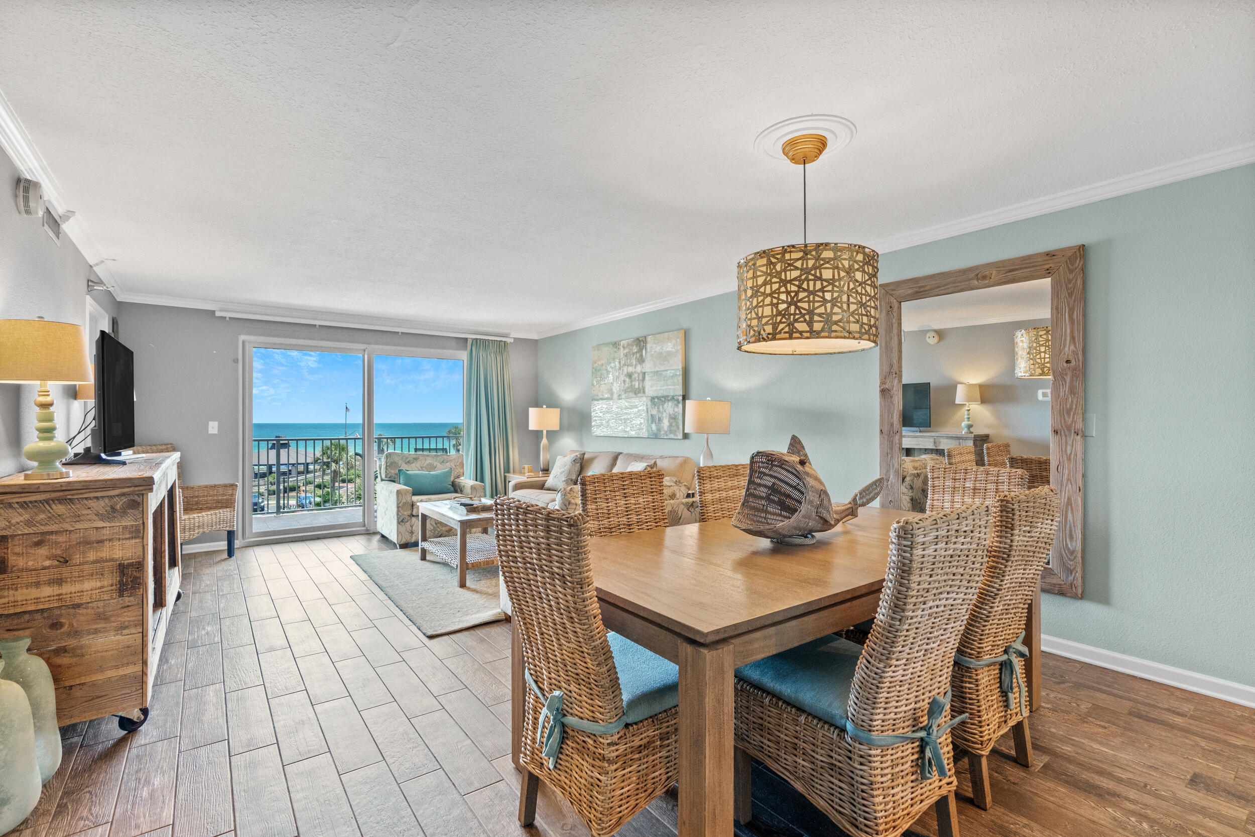 ISLANDER CONDO - Residential