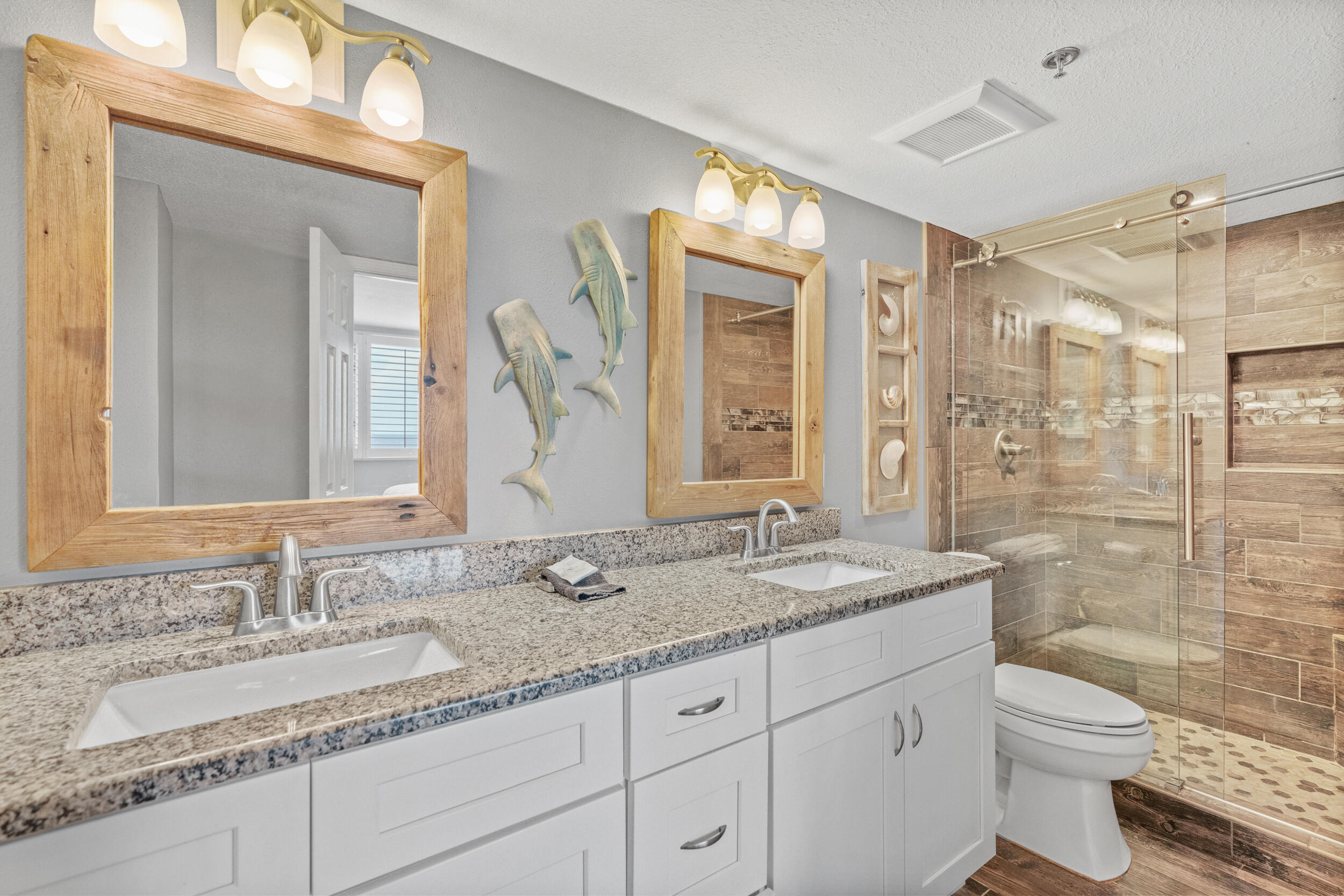 ISLANDER CONDO - Residential
