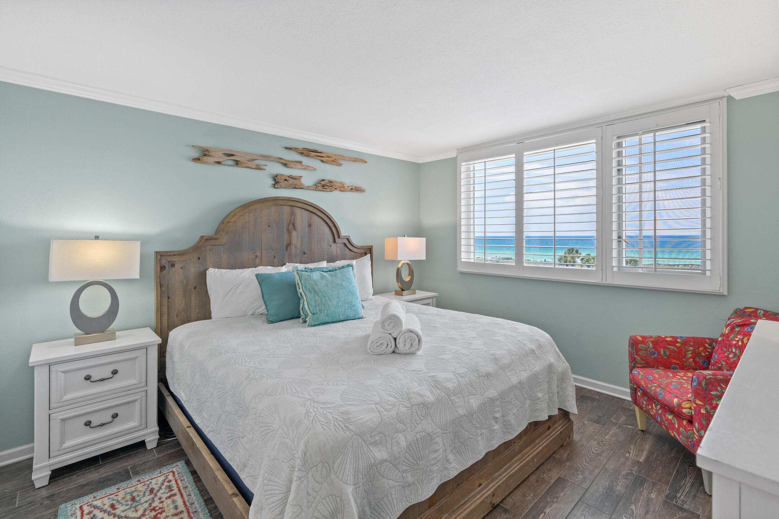 ISLANDER CONDO - Residential