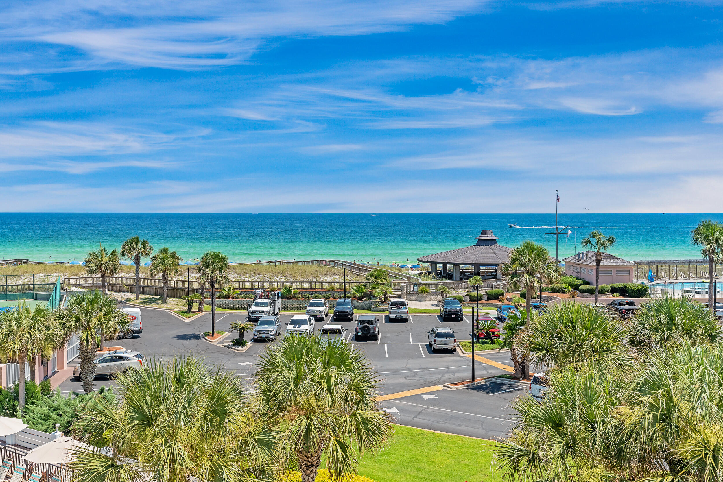 ISLANDER CONDO - Residential