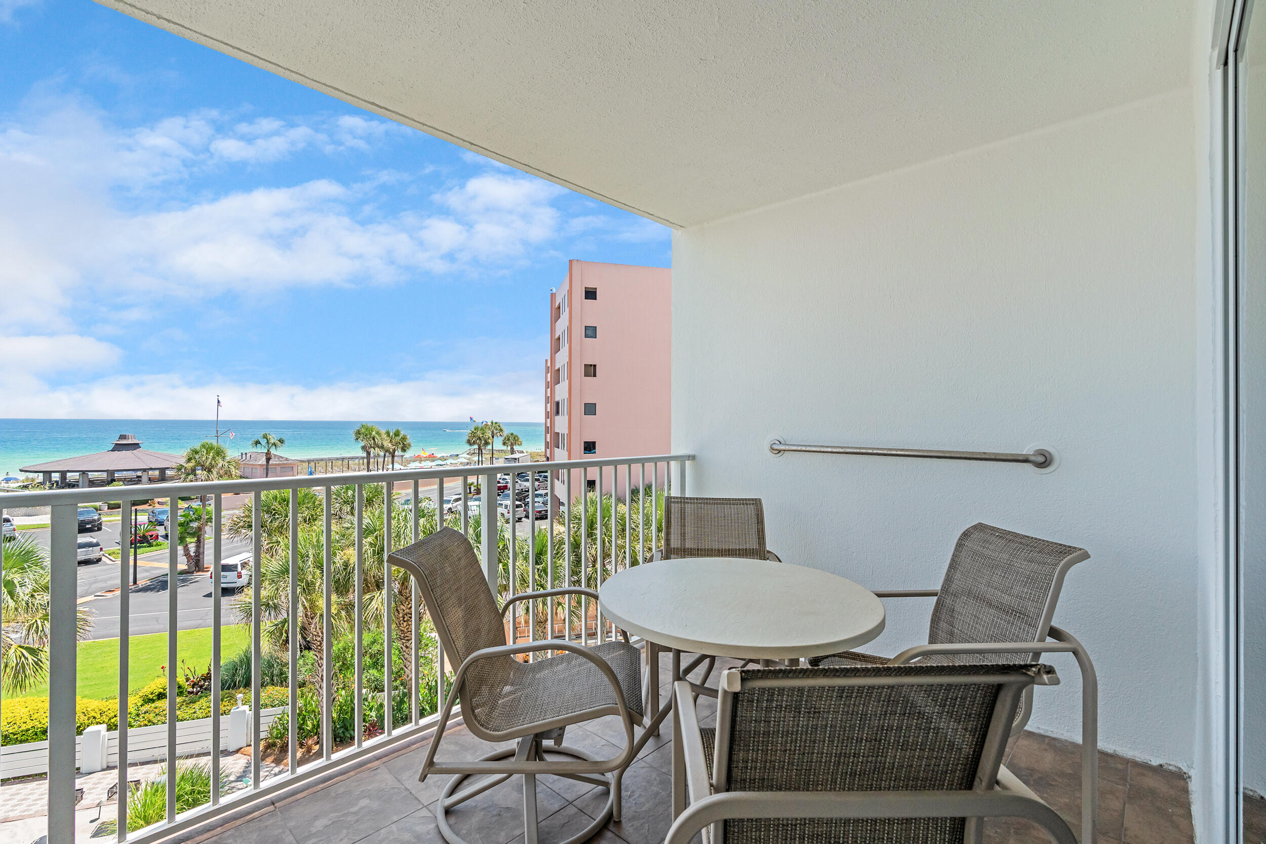 ISLANDER CONDO - Residential