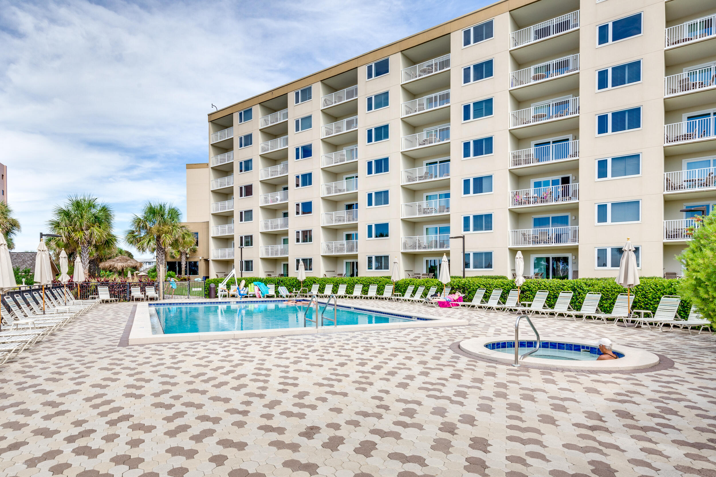 ISLANDER CONDO - Residential