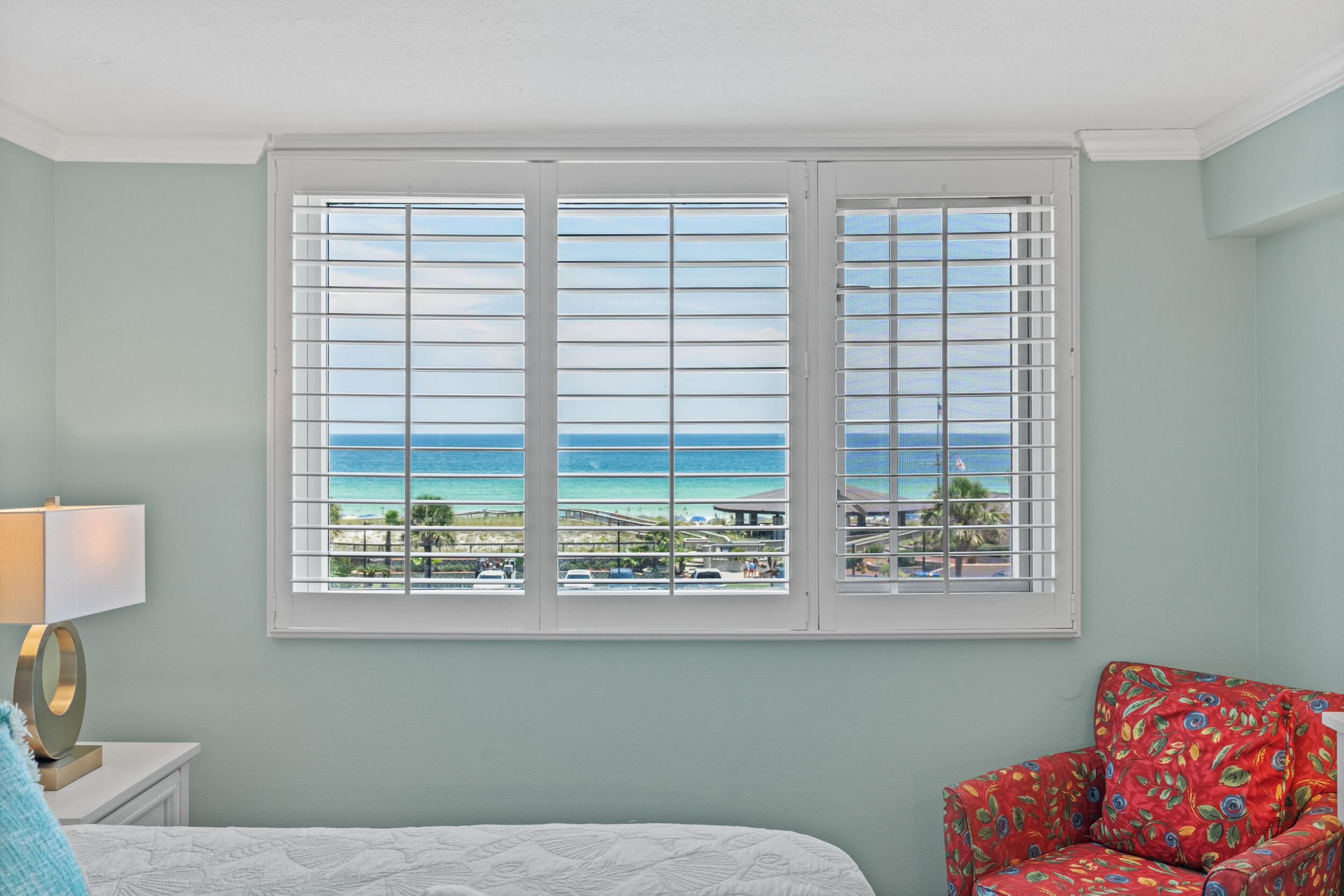 ISLANDER CONDO - Residential