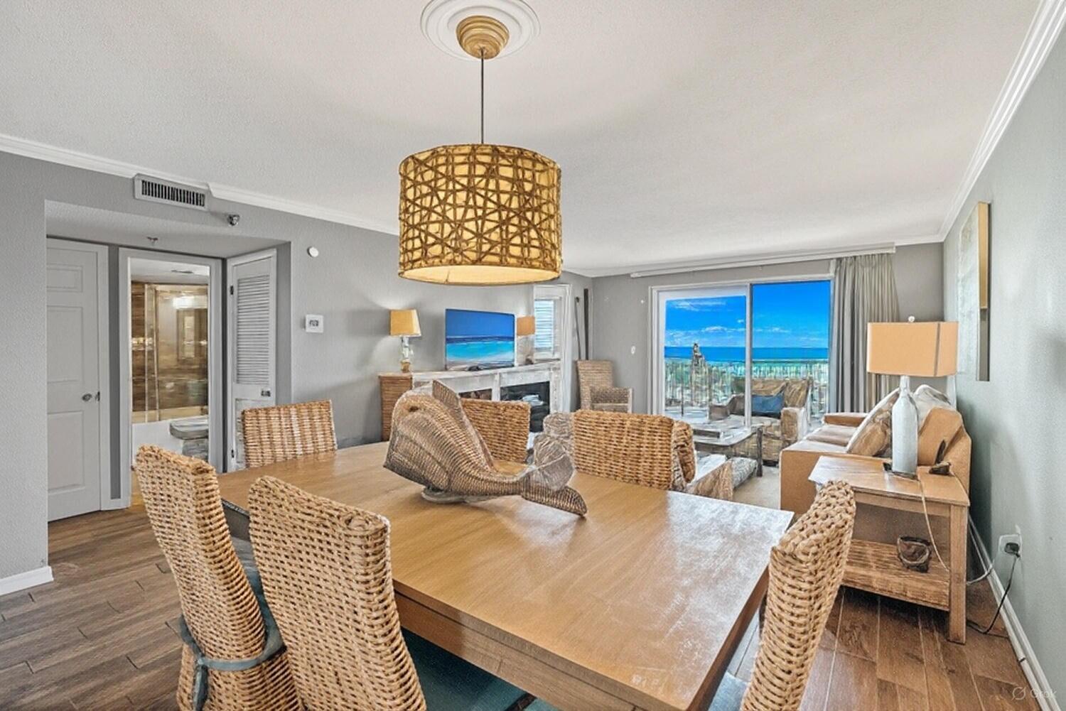 ISLANDER CONDO - Residential