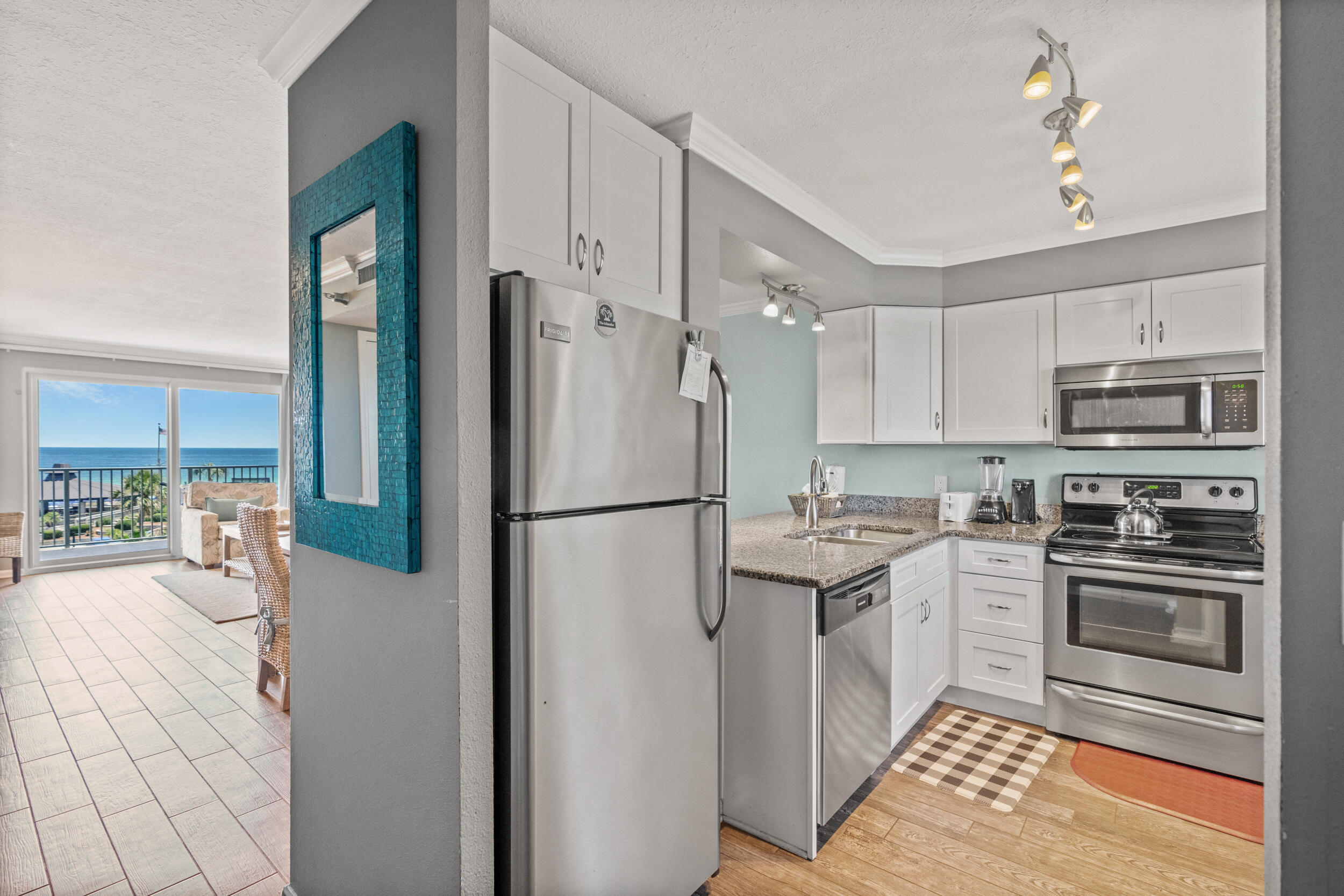 ISLANDER CONDO - Residential