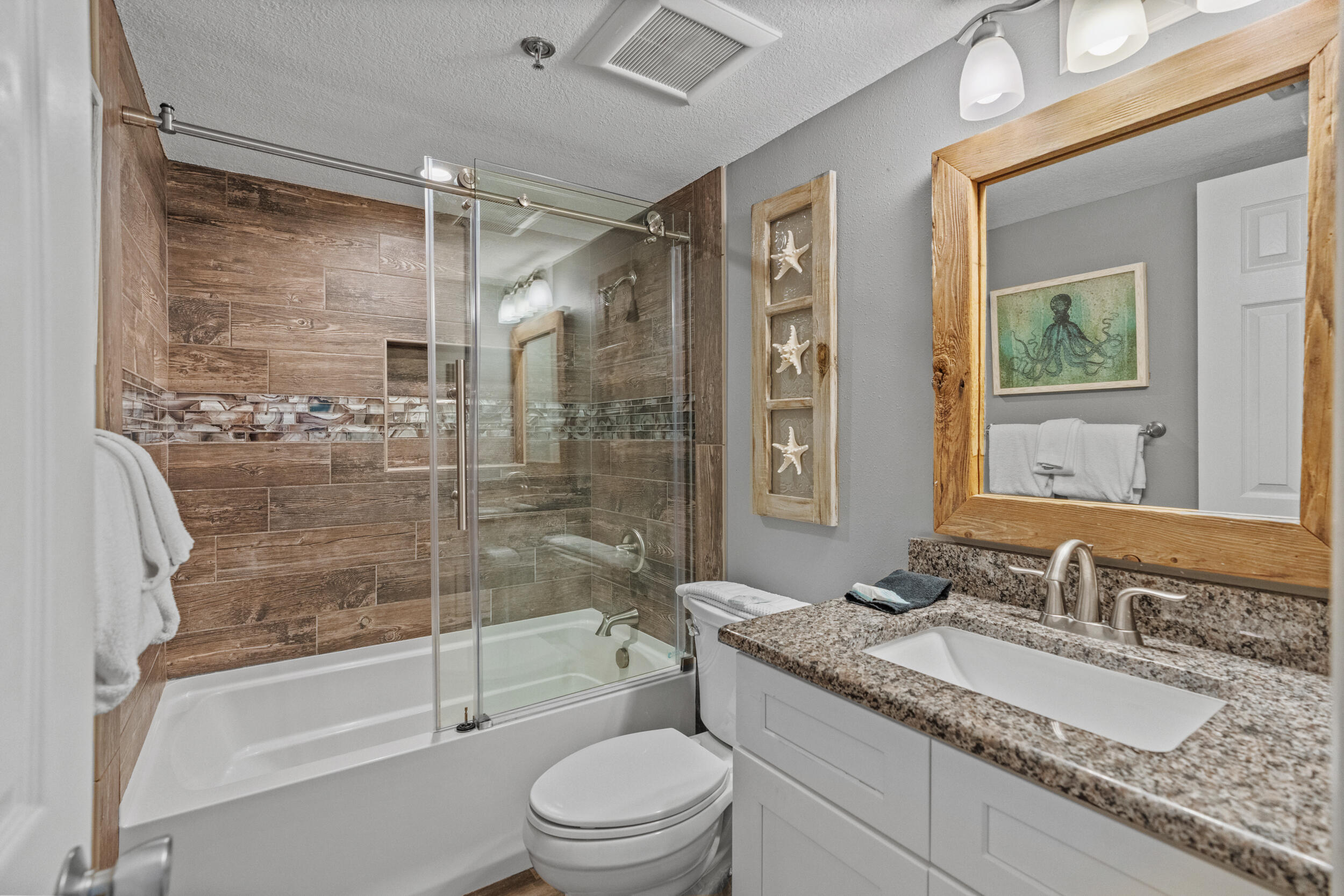 ISLANDER CONDO - Residential