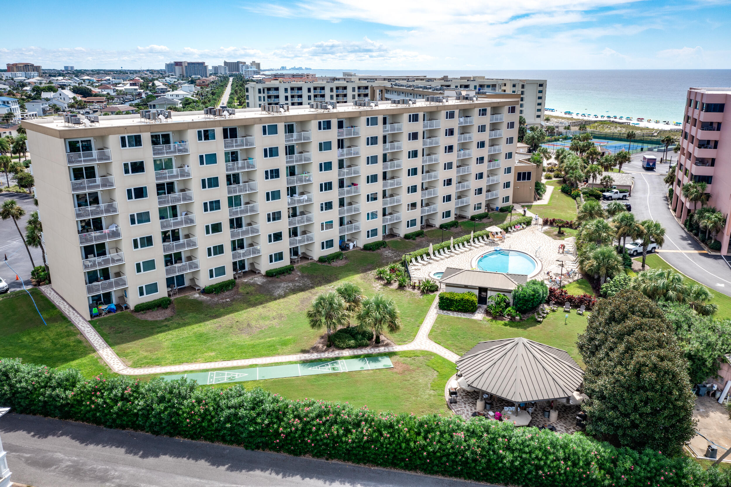ISLANDER CONDO - Residential