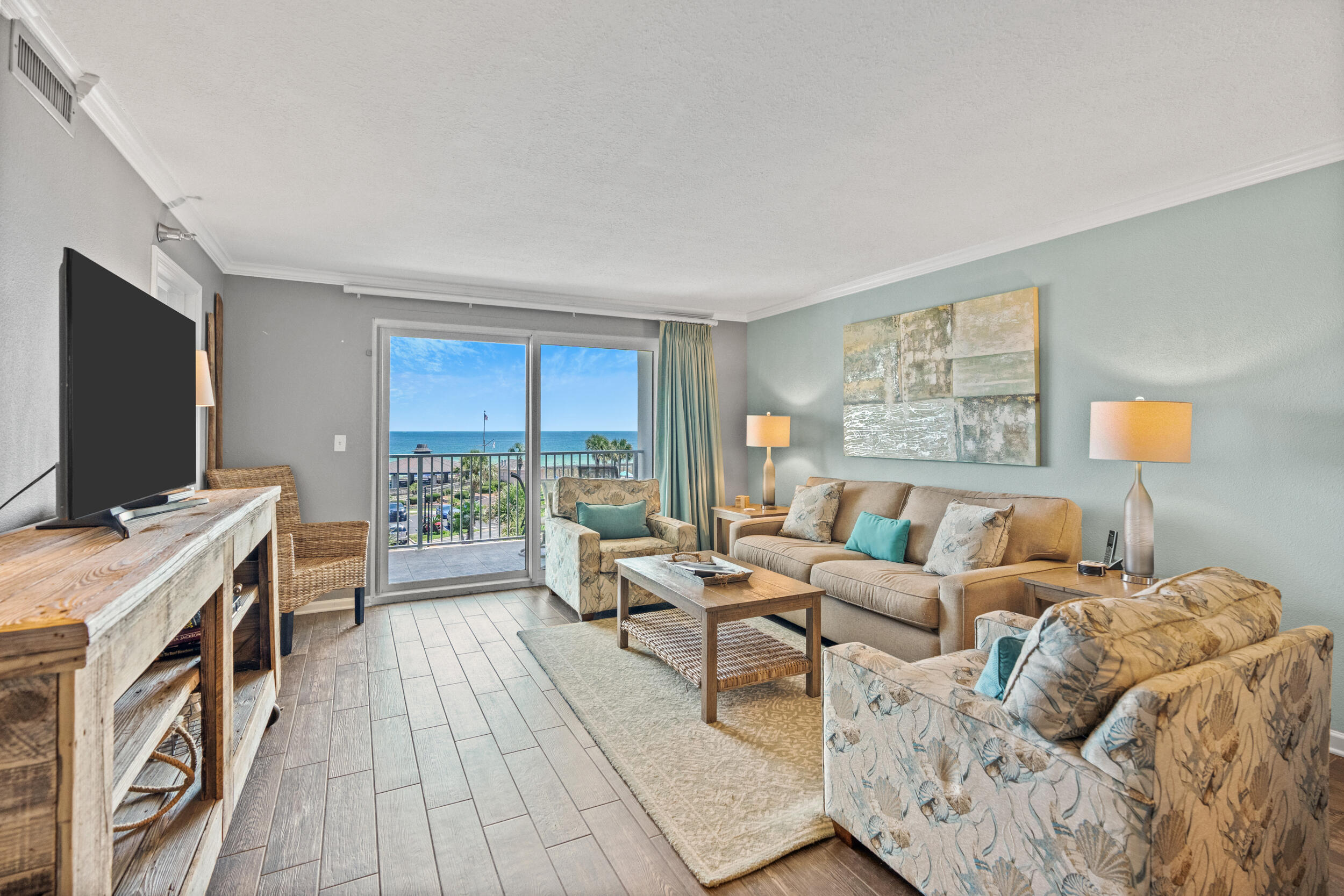 ISLANDER CONDO - Residential