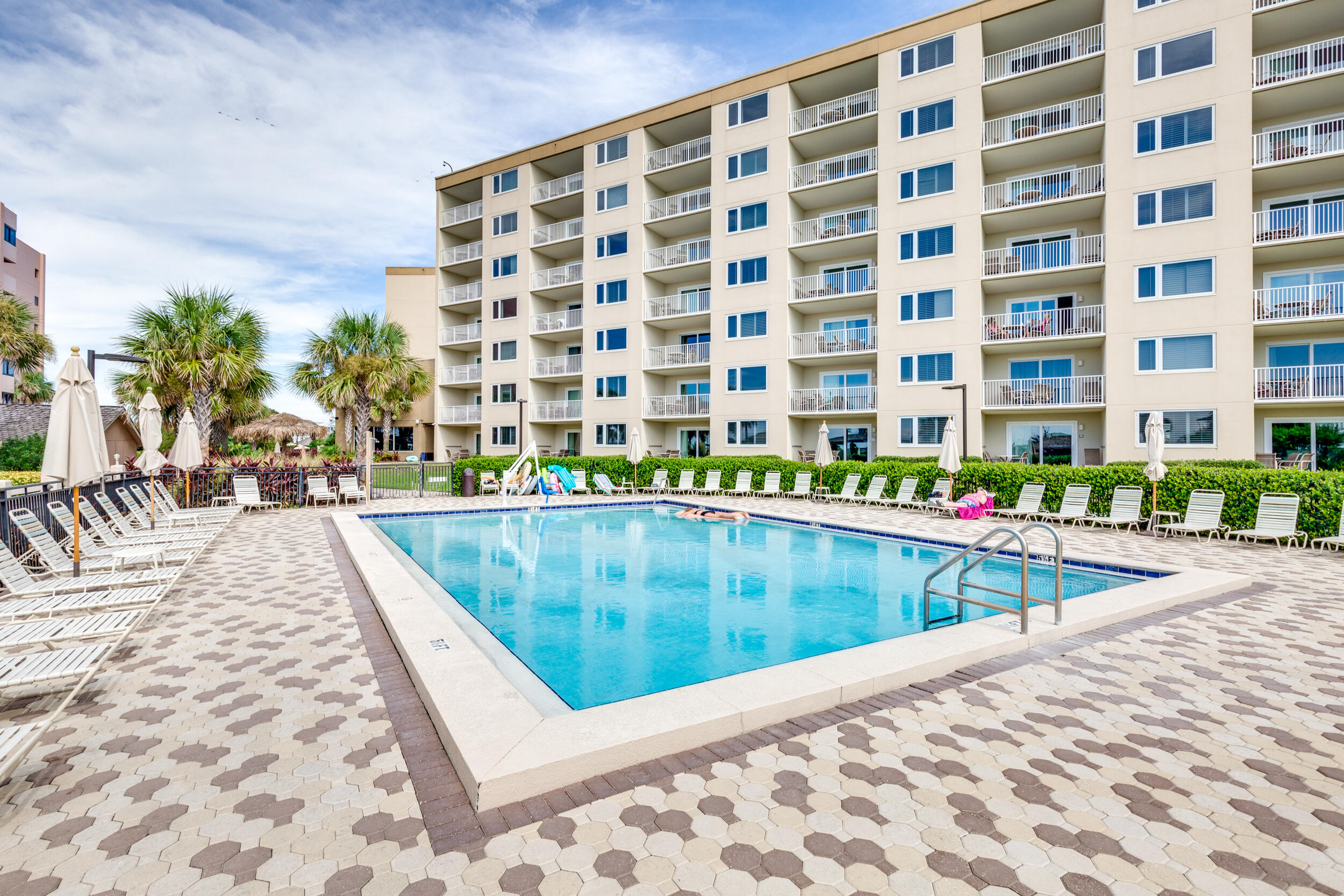 ISLANDER CONDO - Residential