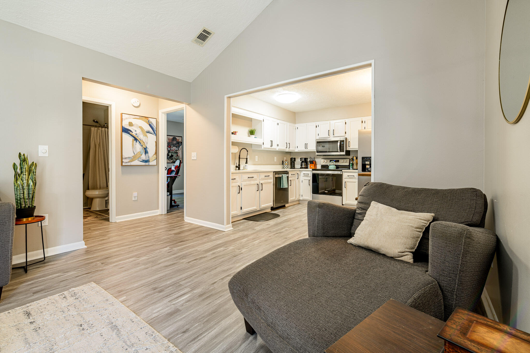 KELLY HILL ESTATES - Residential Lease