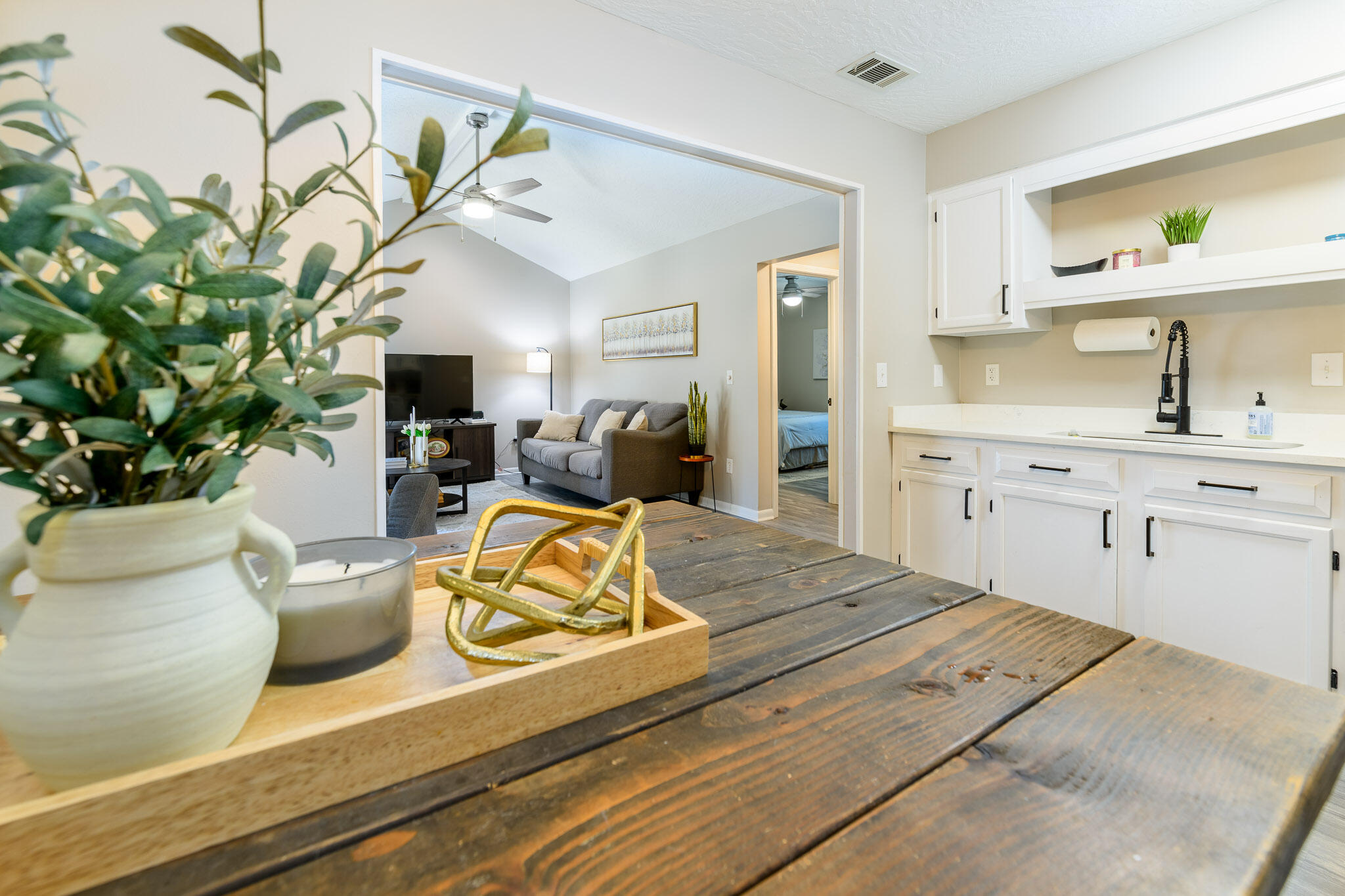 KELLY HILL ESTATES - Residential Lease