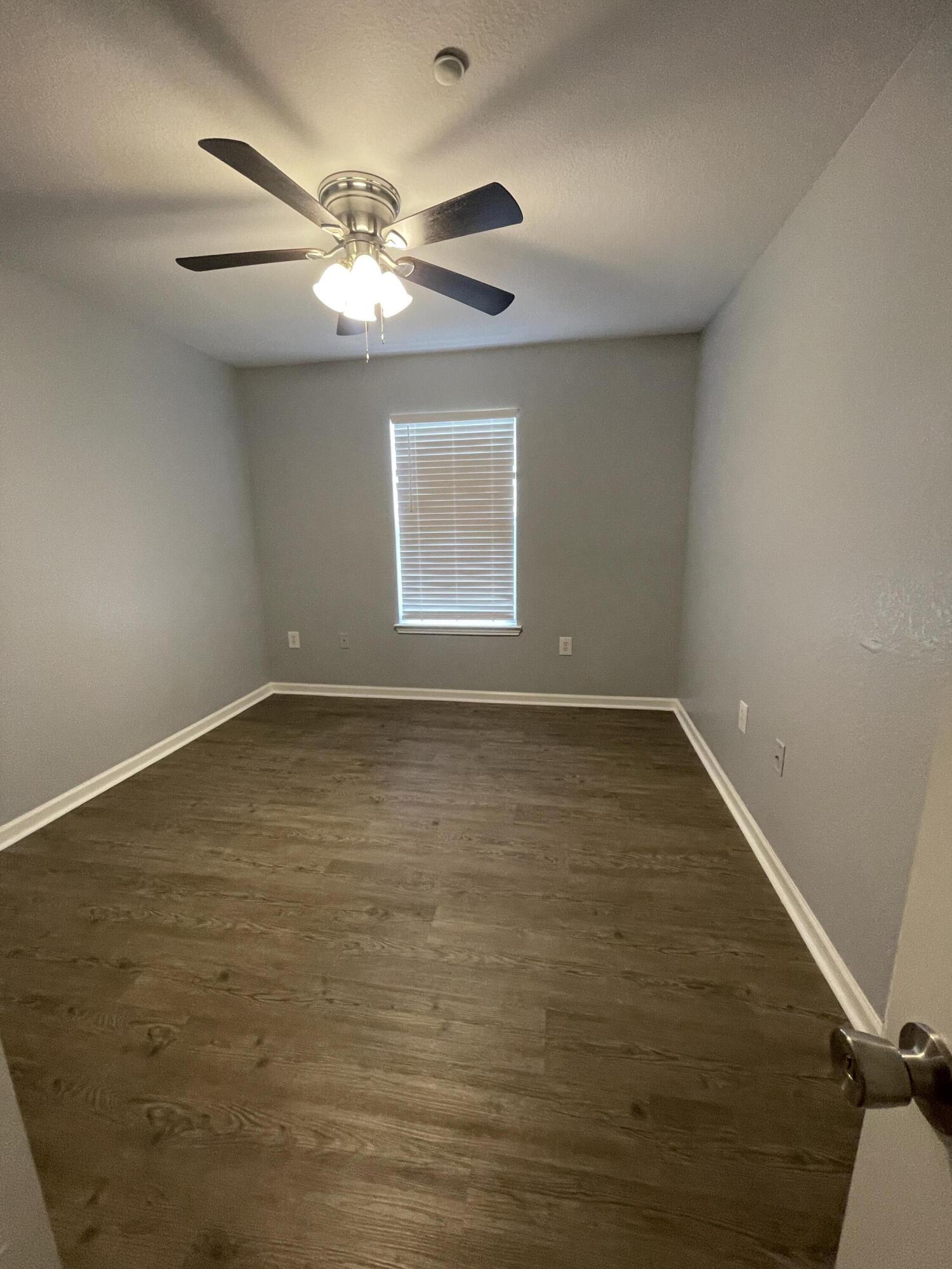 YACHT CLUB OAKS - Residential