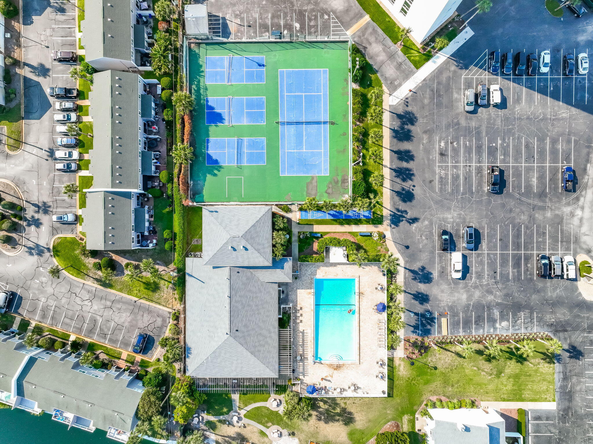 SHORELINE TOWERS 4 - Residential