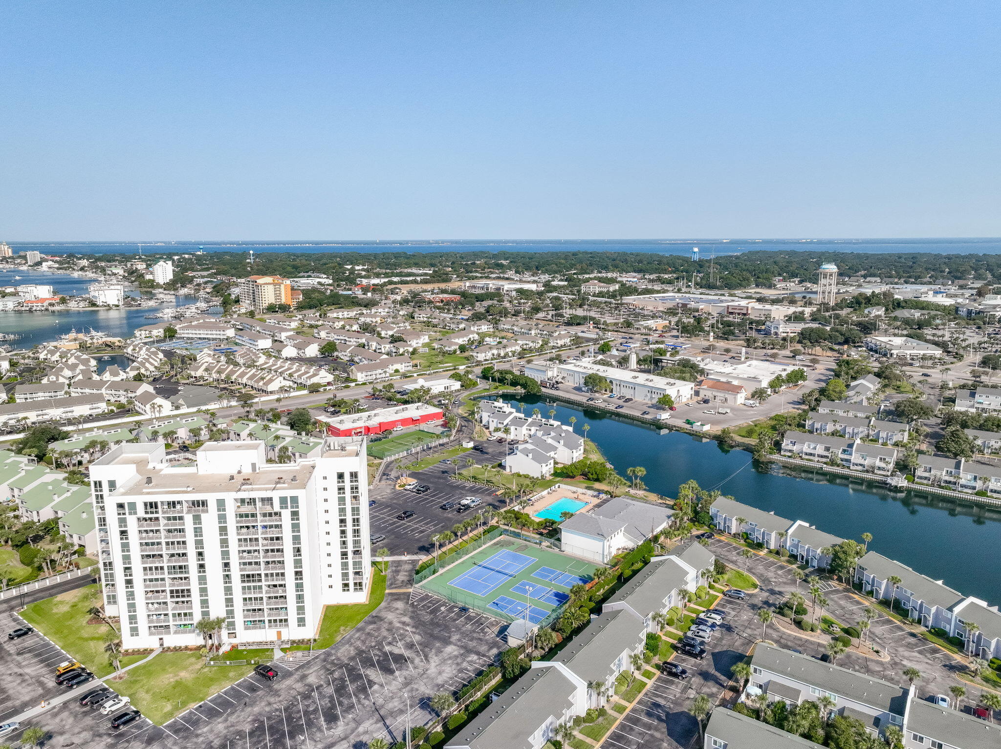 SHORELINE TOWERS 4 - Residential