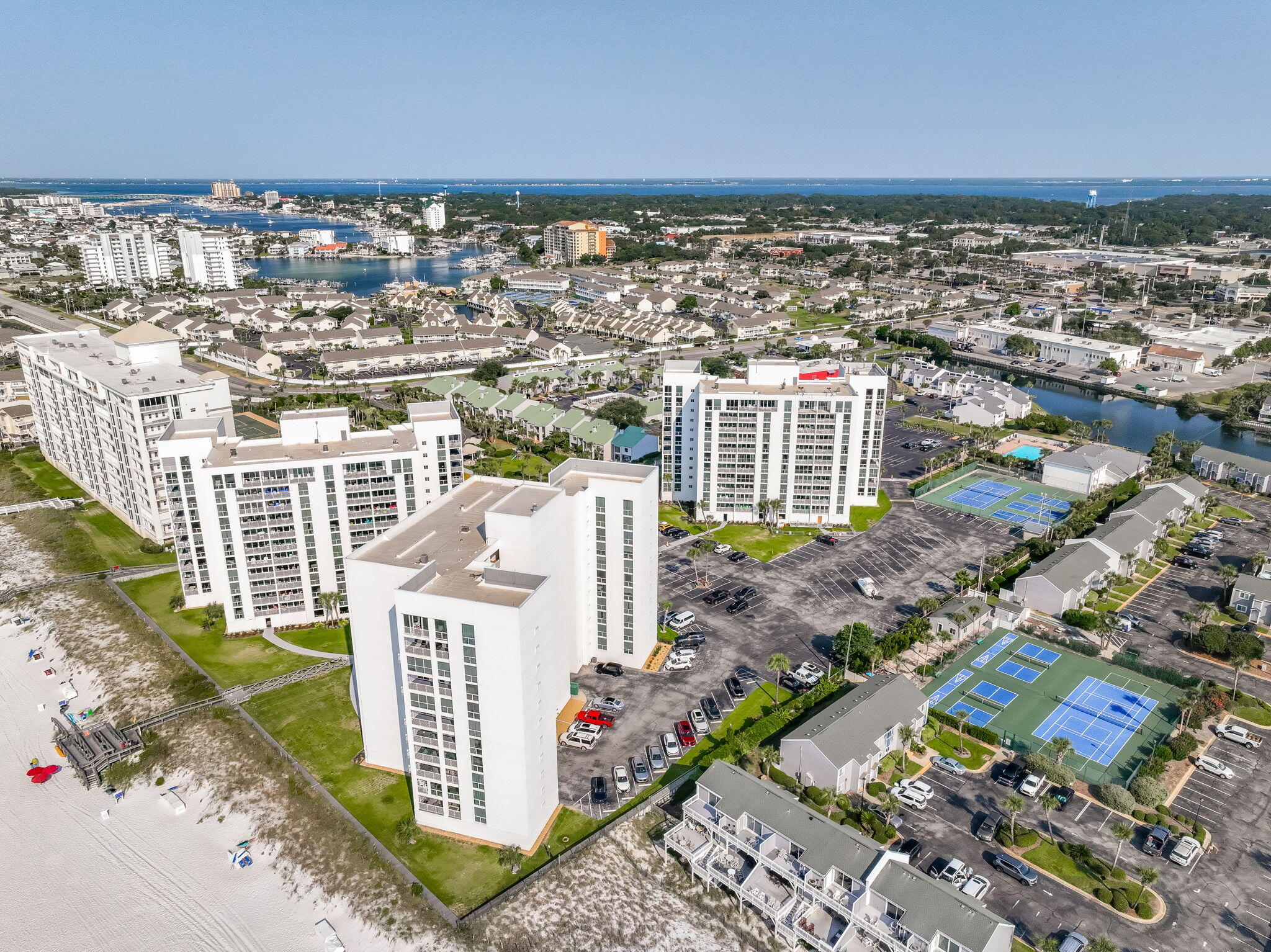 SHORELINE TOWERS 4 - Residential