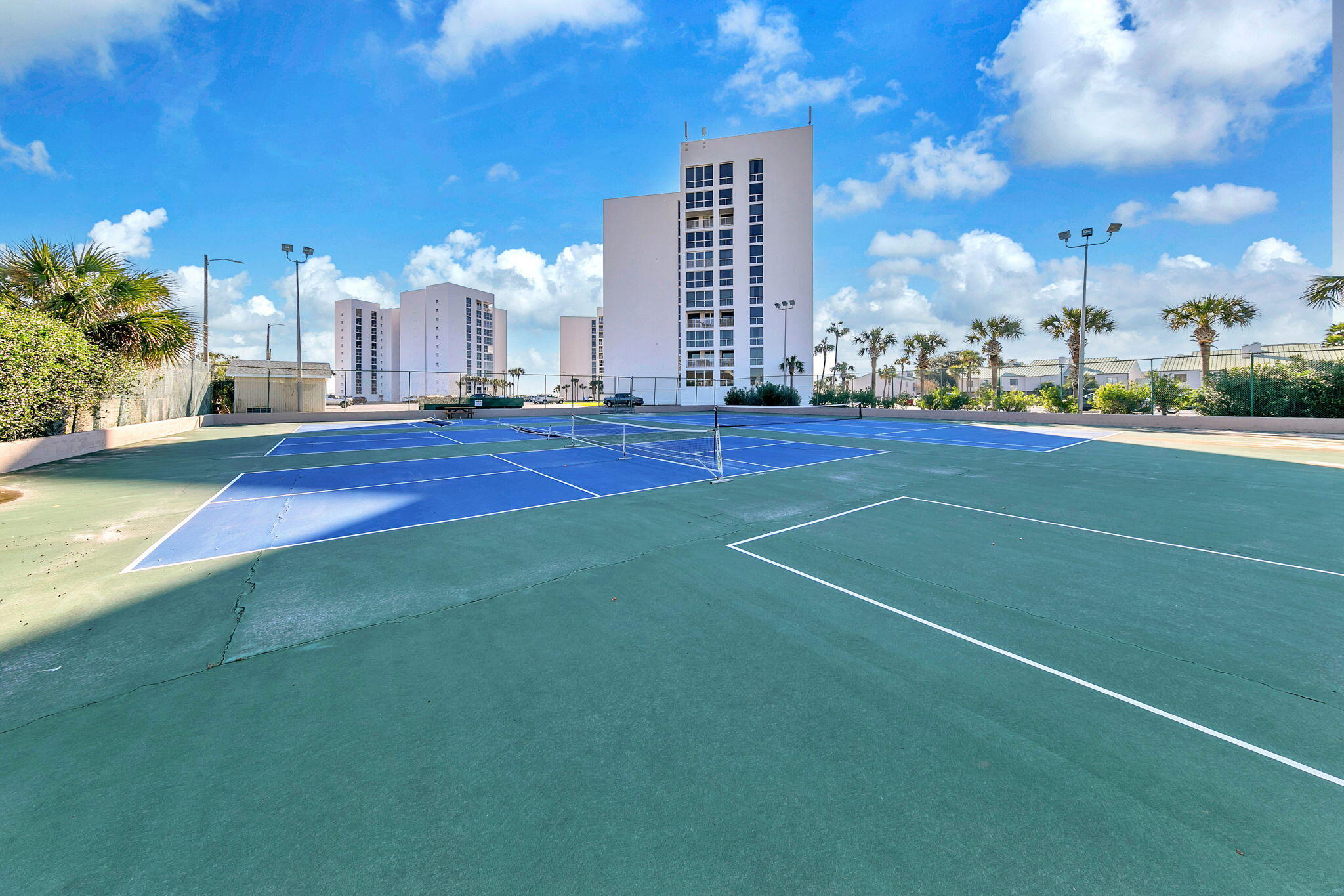 SHORELINE TOWERS 4 - Residential