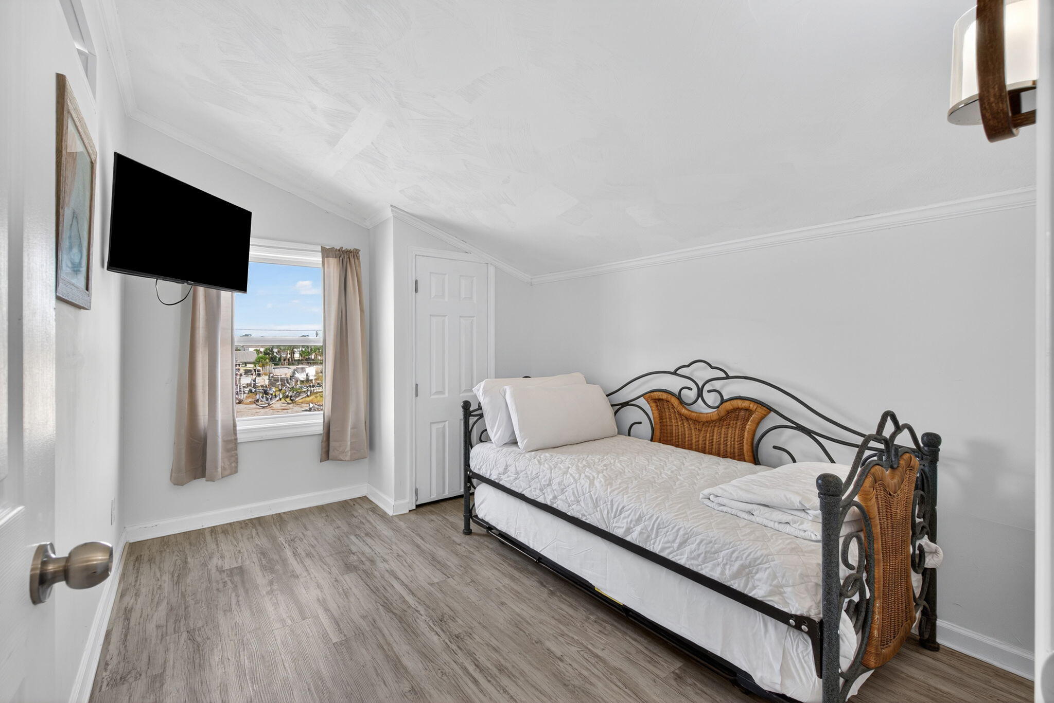 TREASURE ISLAND - Residential