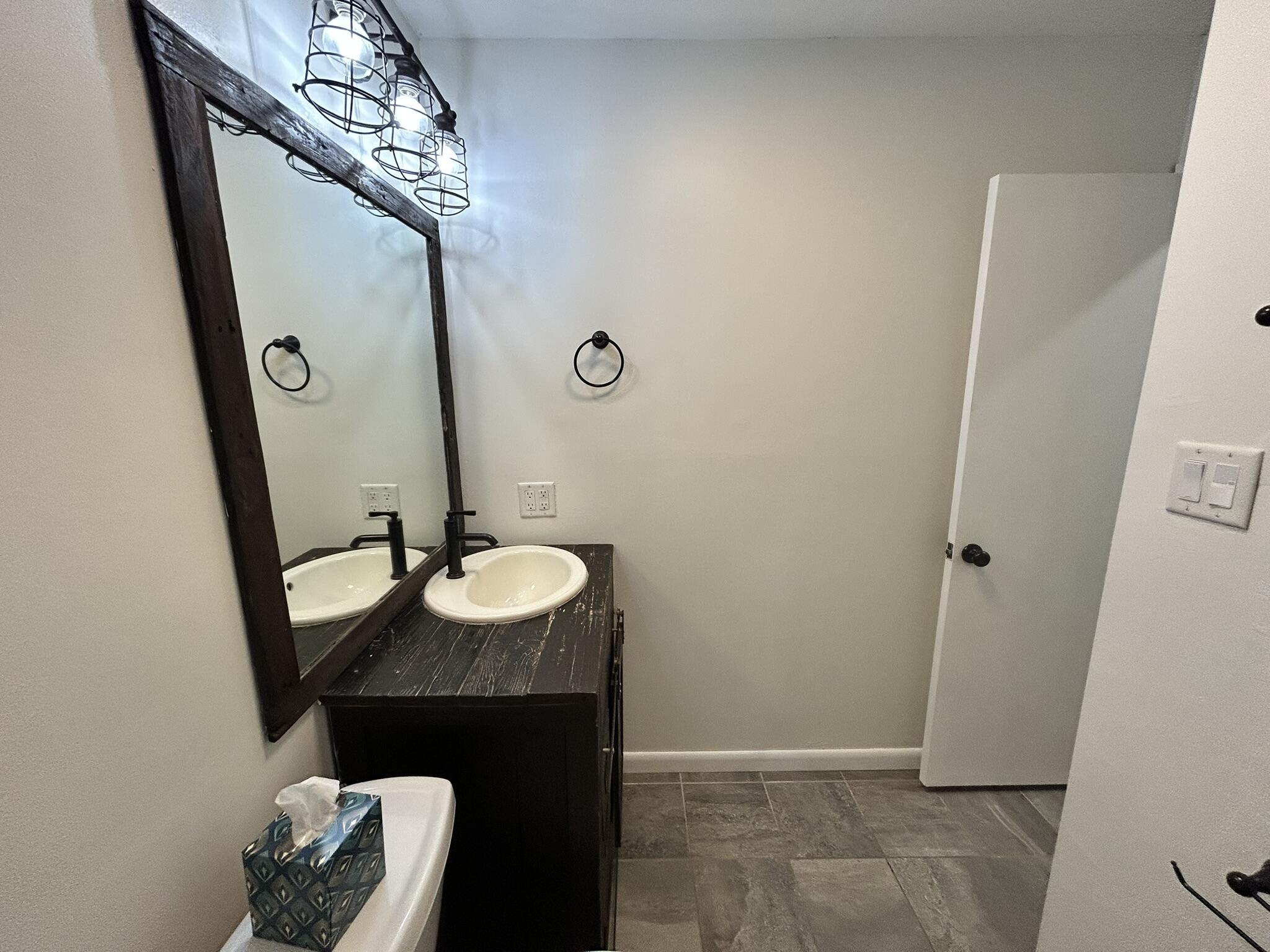 COUNTRY CLUB CONDO - Residential Lease