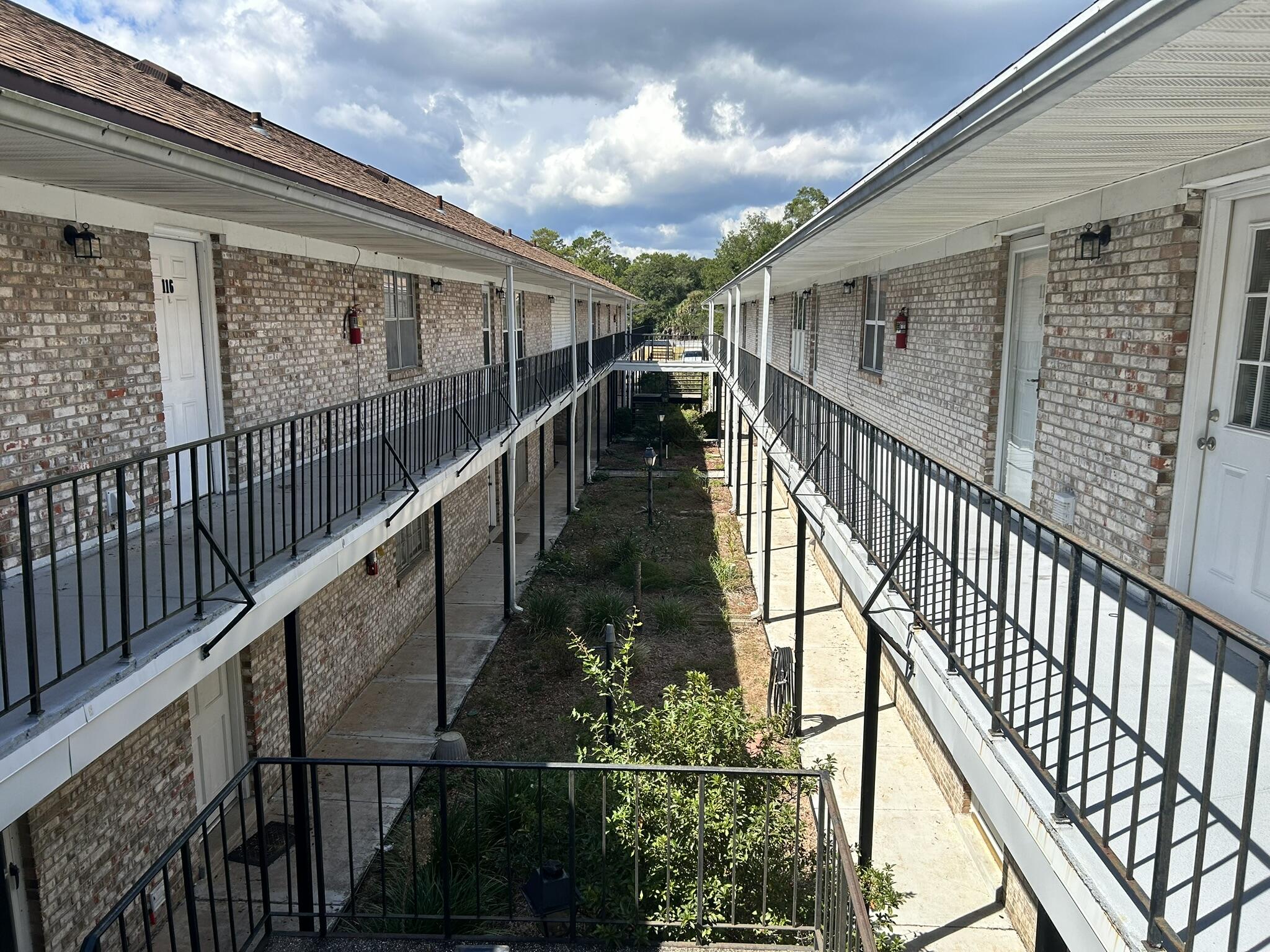 COUNTRY CLUB CONDO - Residential Lease