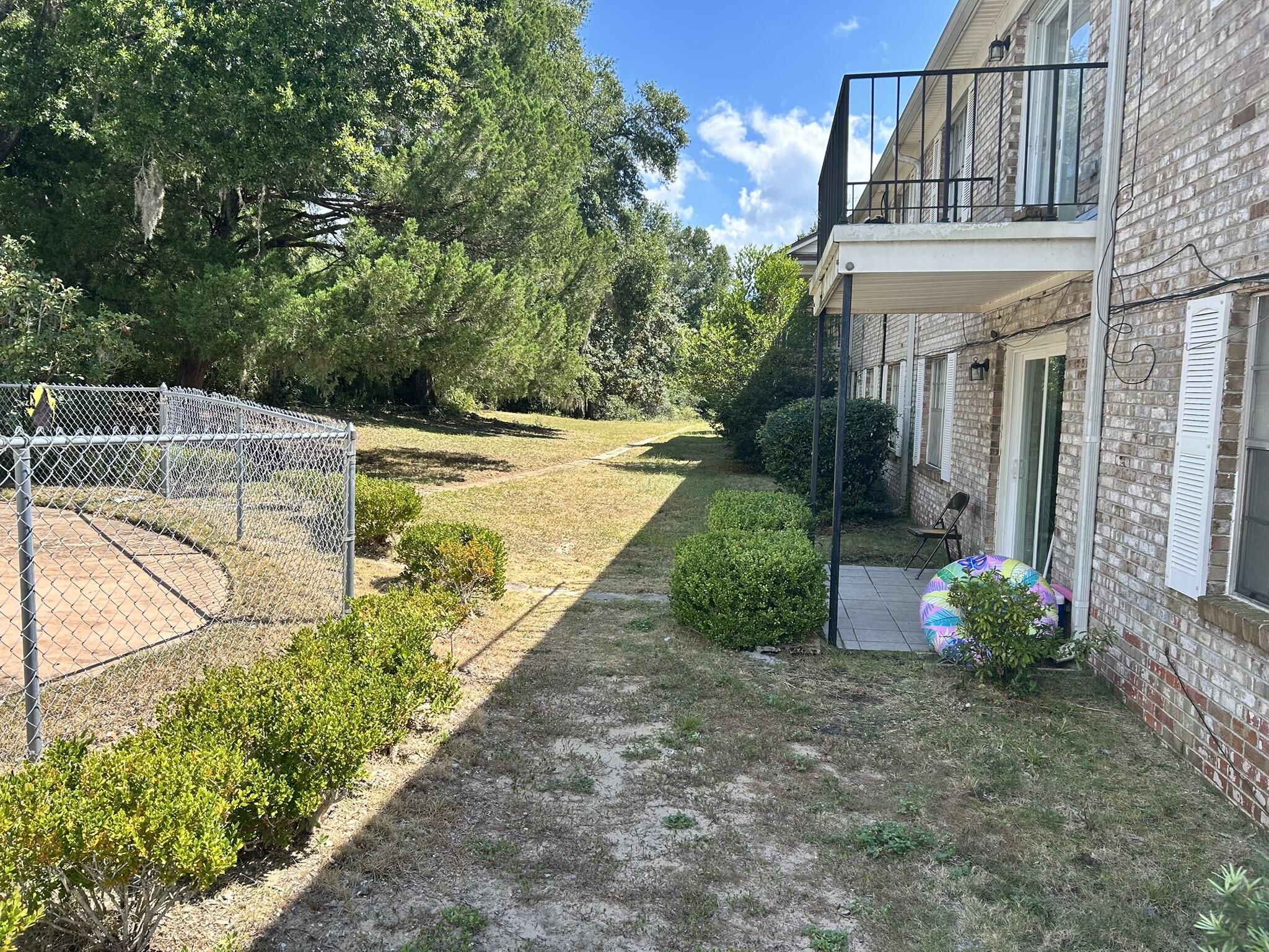 COUNTRY CLUB CONDO - Residential Lease