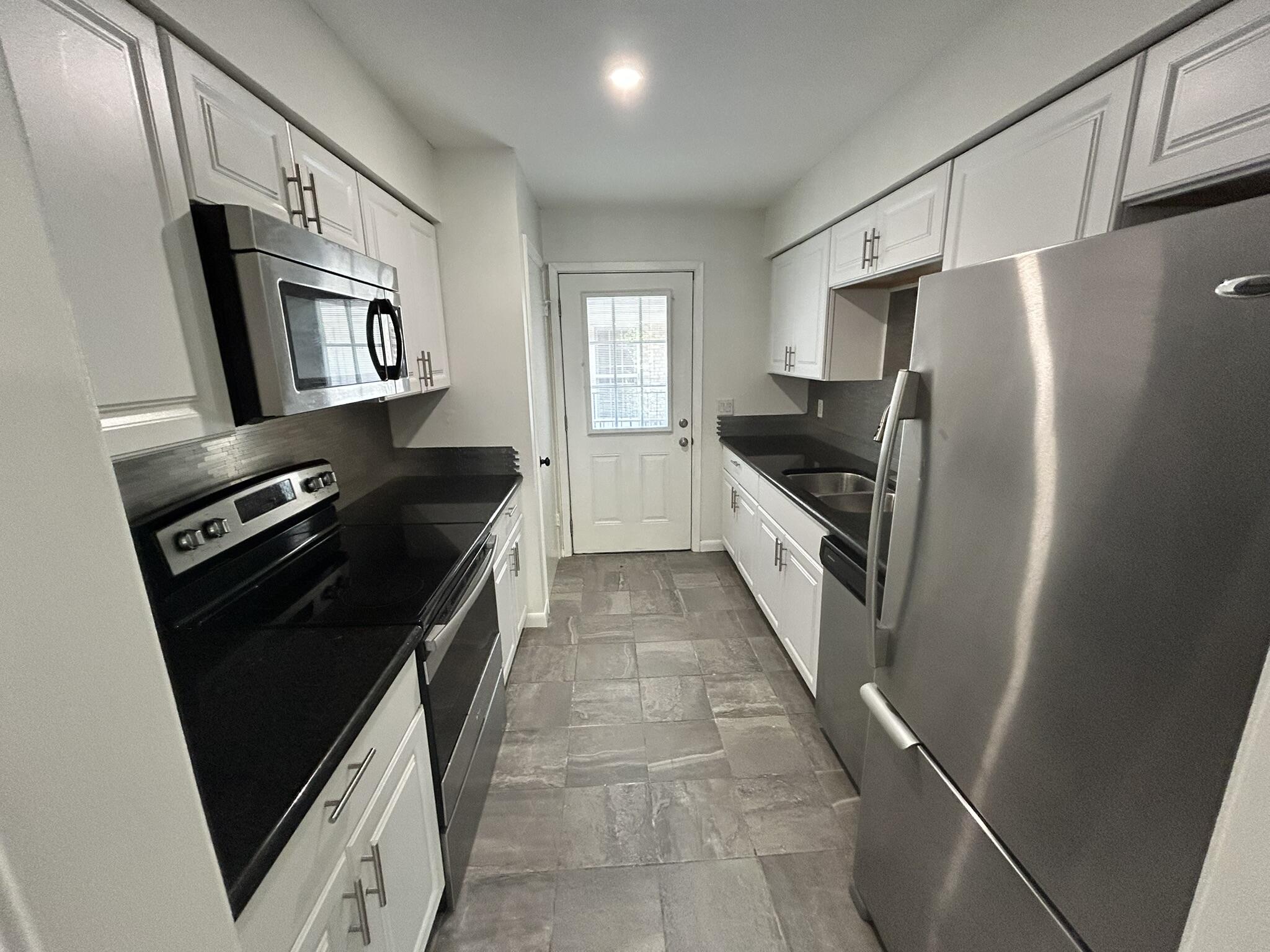 COUNTRY CLUB CONDO - Residential Lease