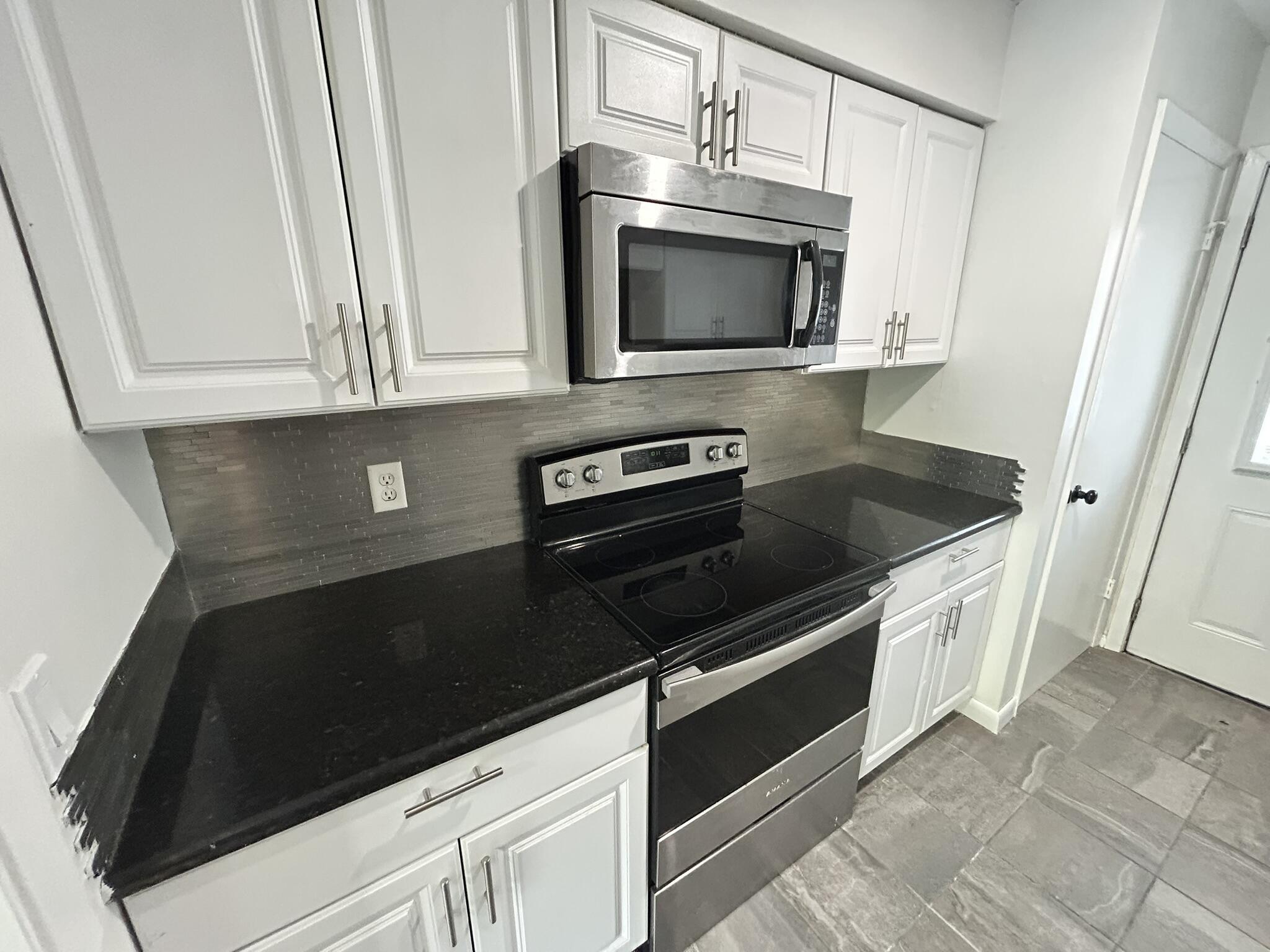 COUNTRY CLUB CONDO - Residential Lease