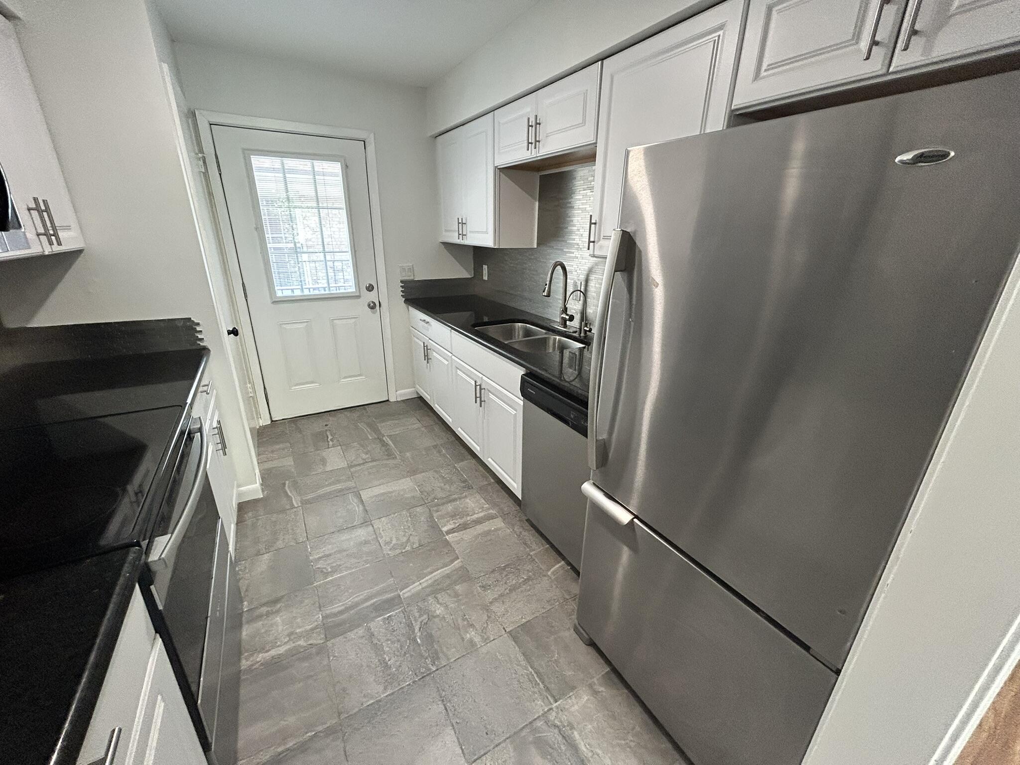 COUNTRY CLUB CONDO - Residential Lease