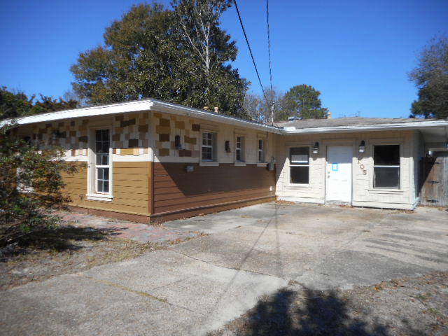 This property is to be placed in an upcoming event. All bids should be submitted at www.homesearch.com (void where prohibited). Submit any offers received pre-event (or post-event) to sales@homesearch.com. All pre-event or post-event offers will be reviewed and responded to within 3 business days. All properties are subject to a 5% buyer's premium pursuant to the Event Agreement and Terms & Conditions (minimums will apply). Please contact listing agent for details and commission paid on this property. Leslie 770 335 2324