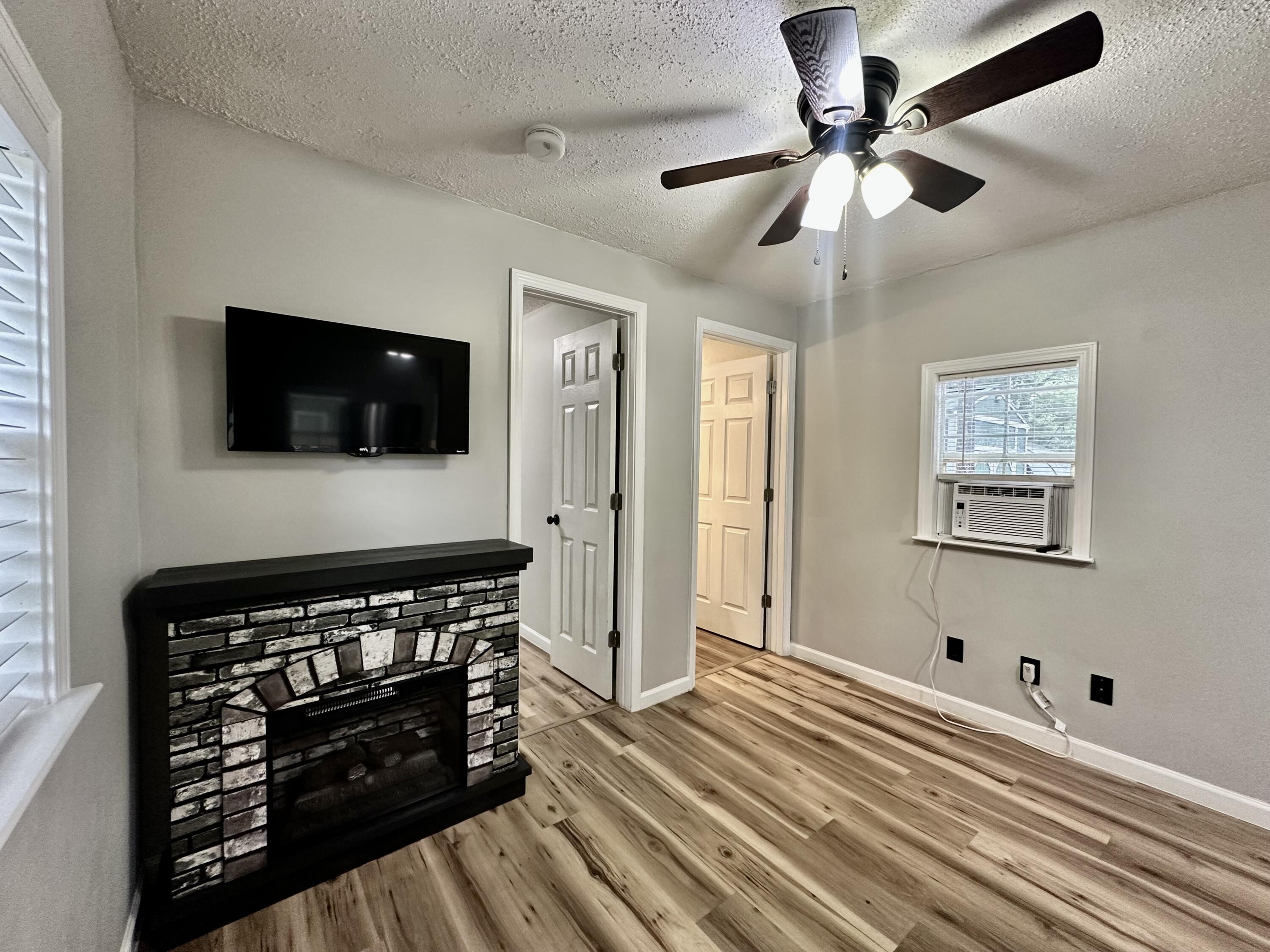 OAKWOOD HILLS UNIT 3 - Residential