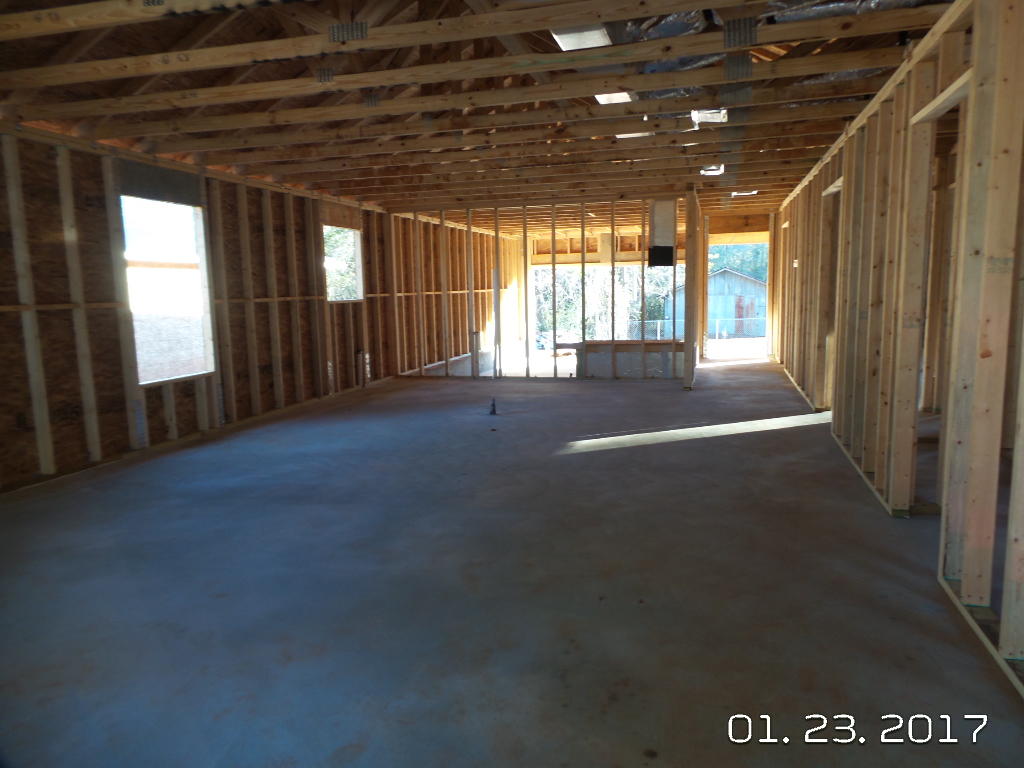 HOME INV CO OF MILLIGAN LOTS 14 THRU 16 BLK H - Residential Lease