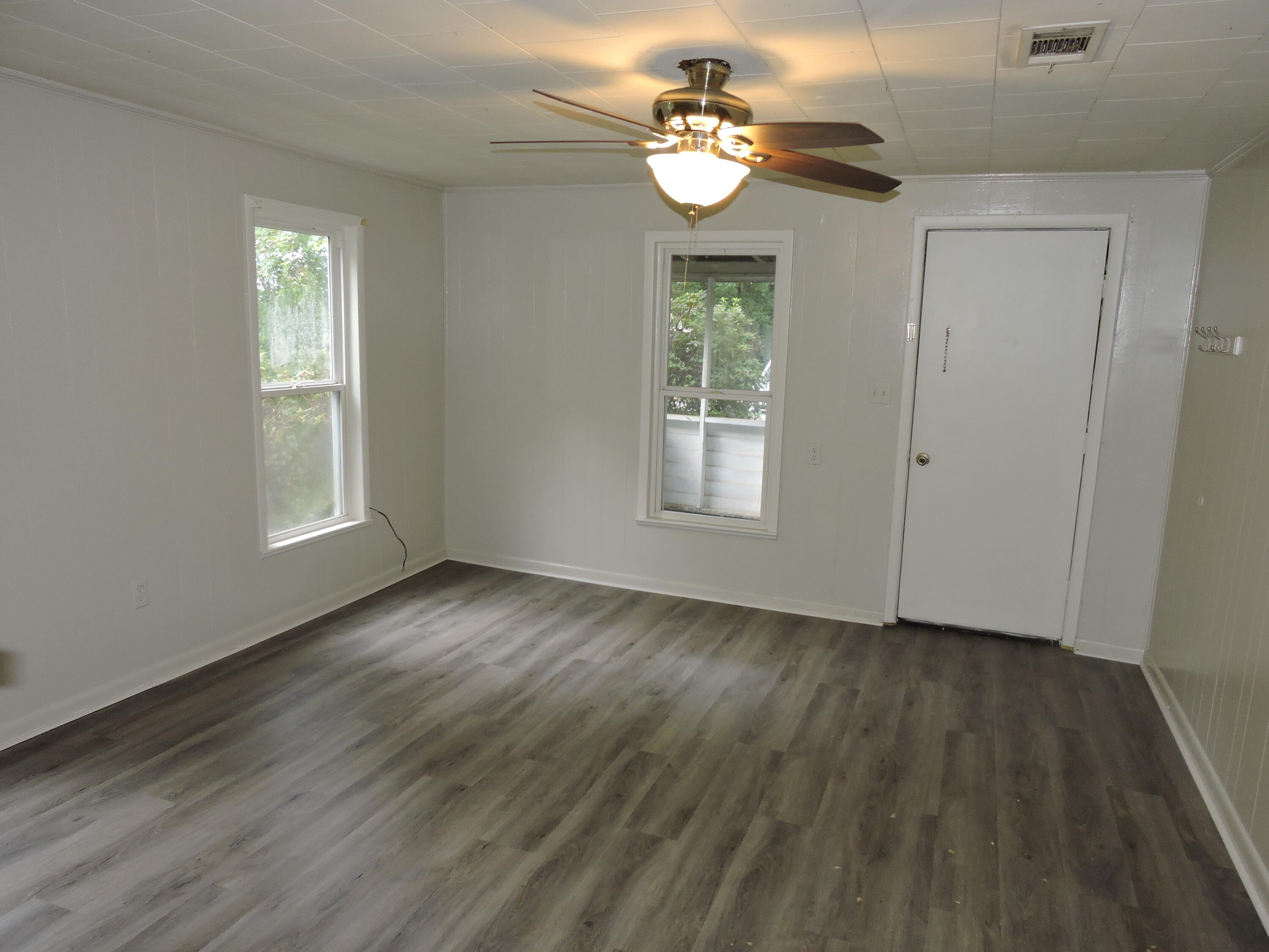 CRESTVIEW - Residential Lease