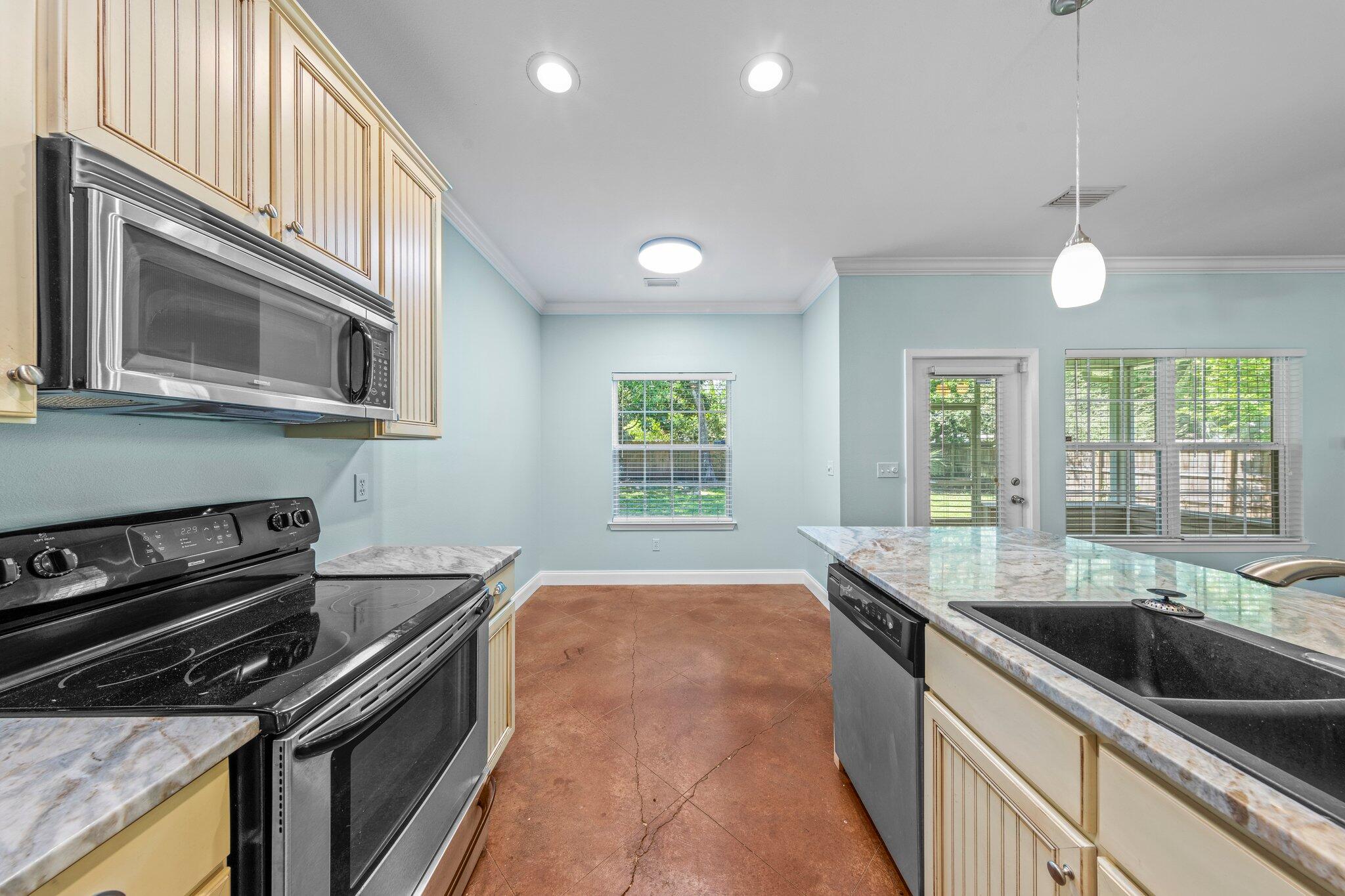 ELLIOTTS POINT - Residential