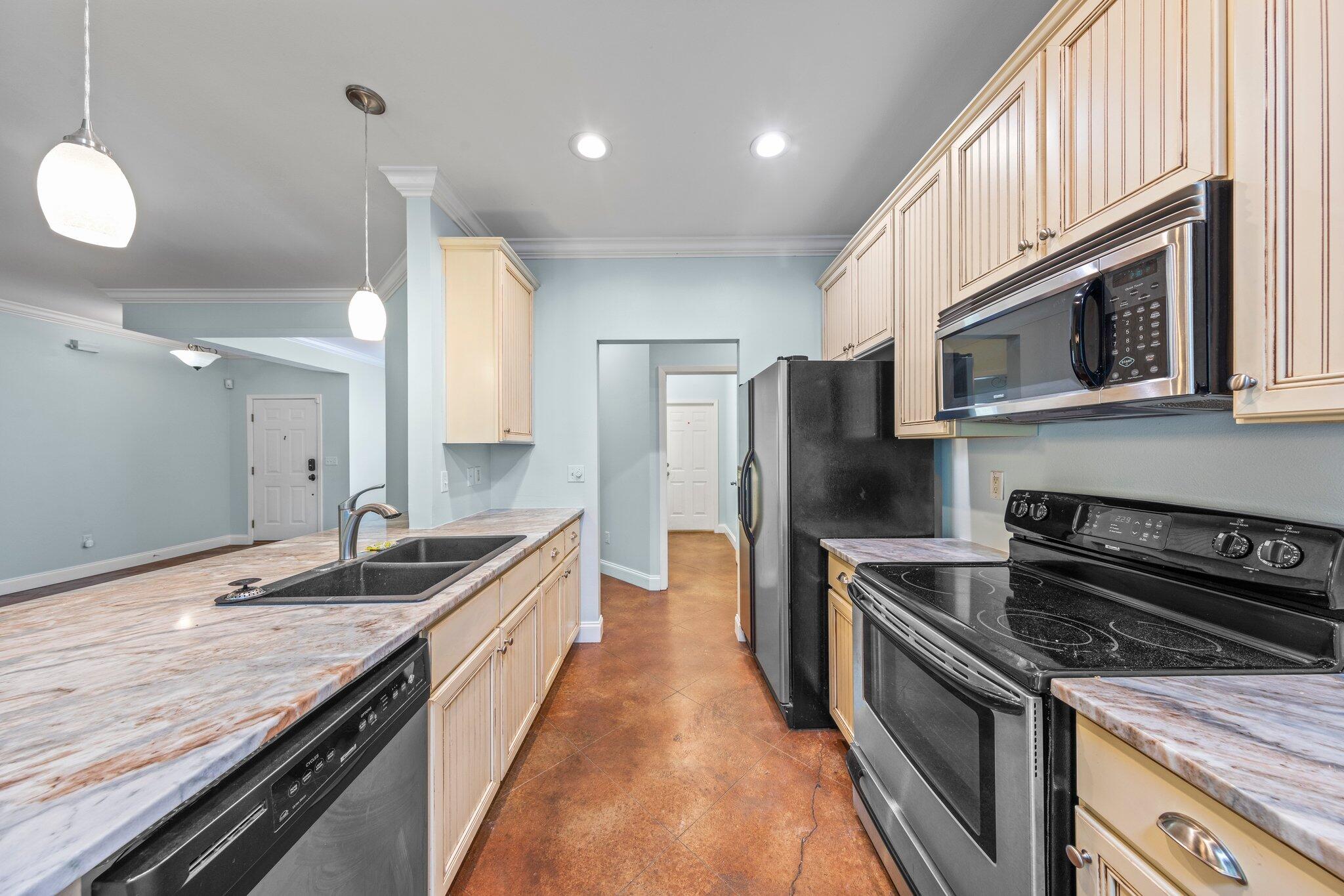 ELLIOTTS POINT - Residential