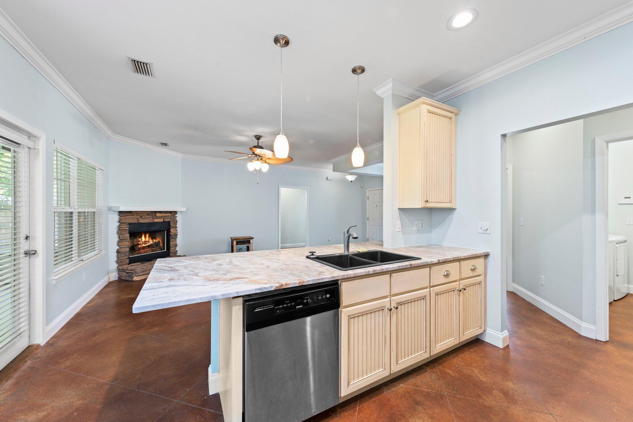 ELLIOTTS POINT - Residential