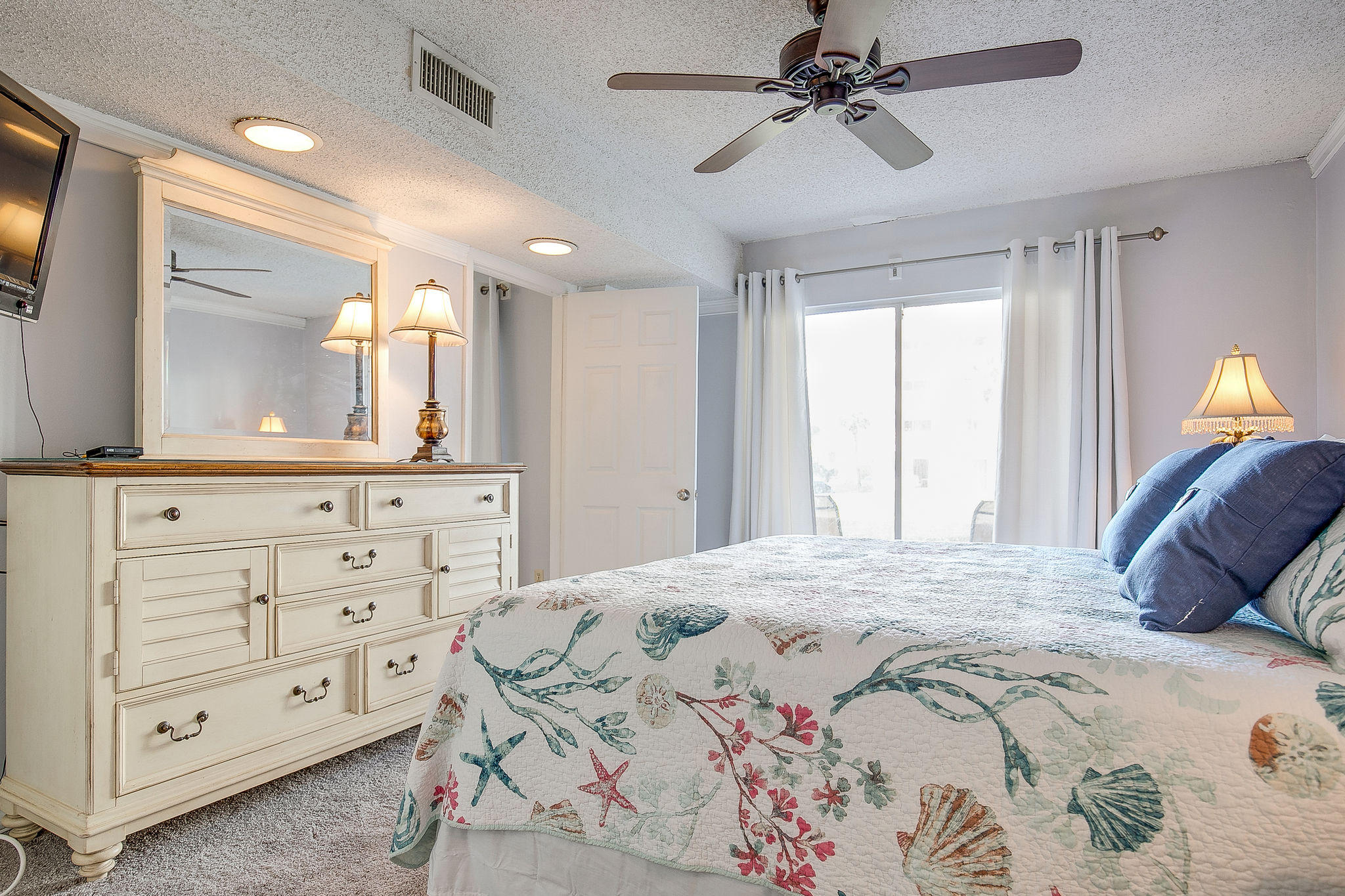 EL MATADOR CONDO - Residential