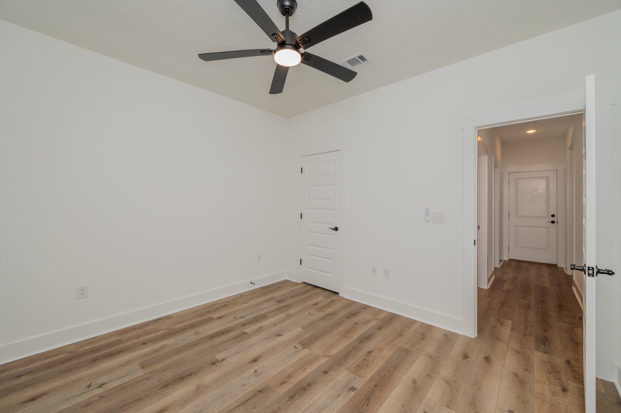 ELLIOTTS POINT - Residential
