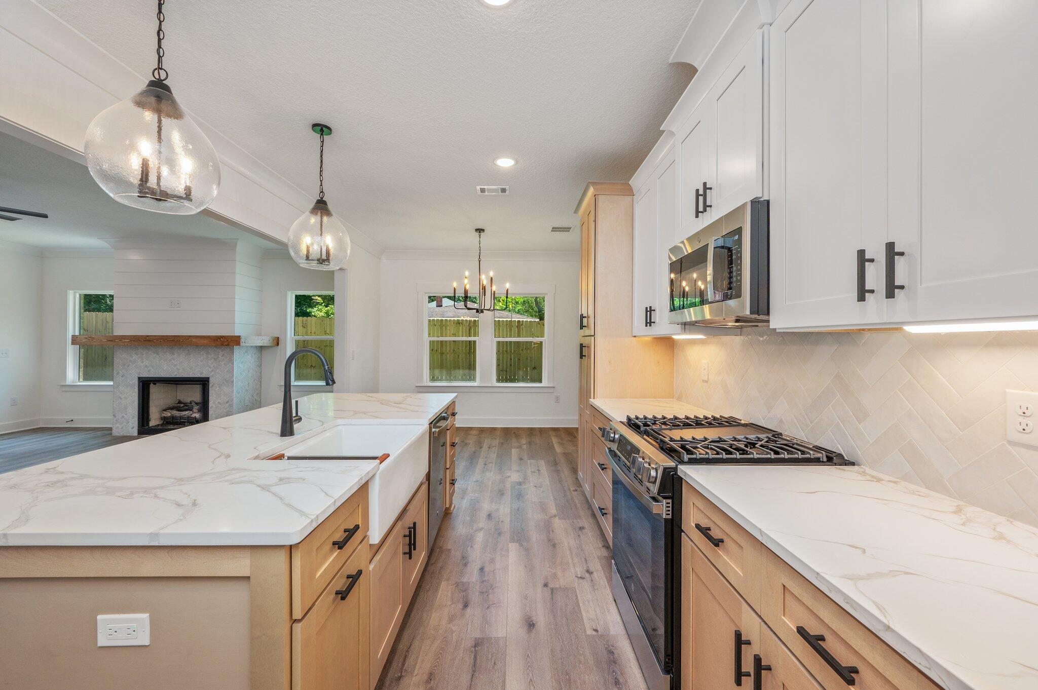 ELLIOTTS POINT - Residential