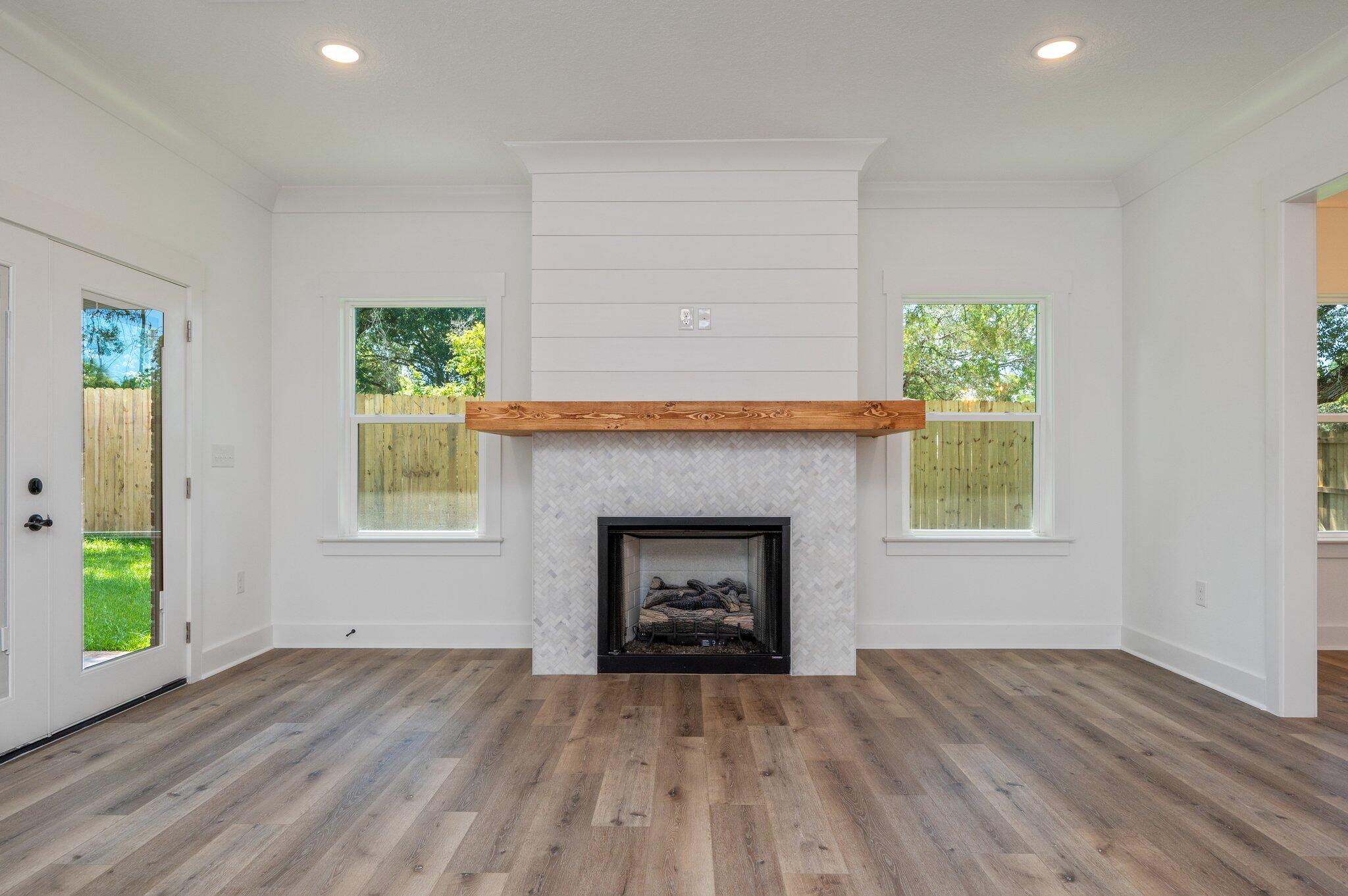 ELLIOTTS POINT - Residential
