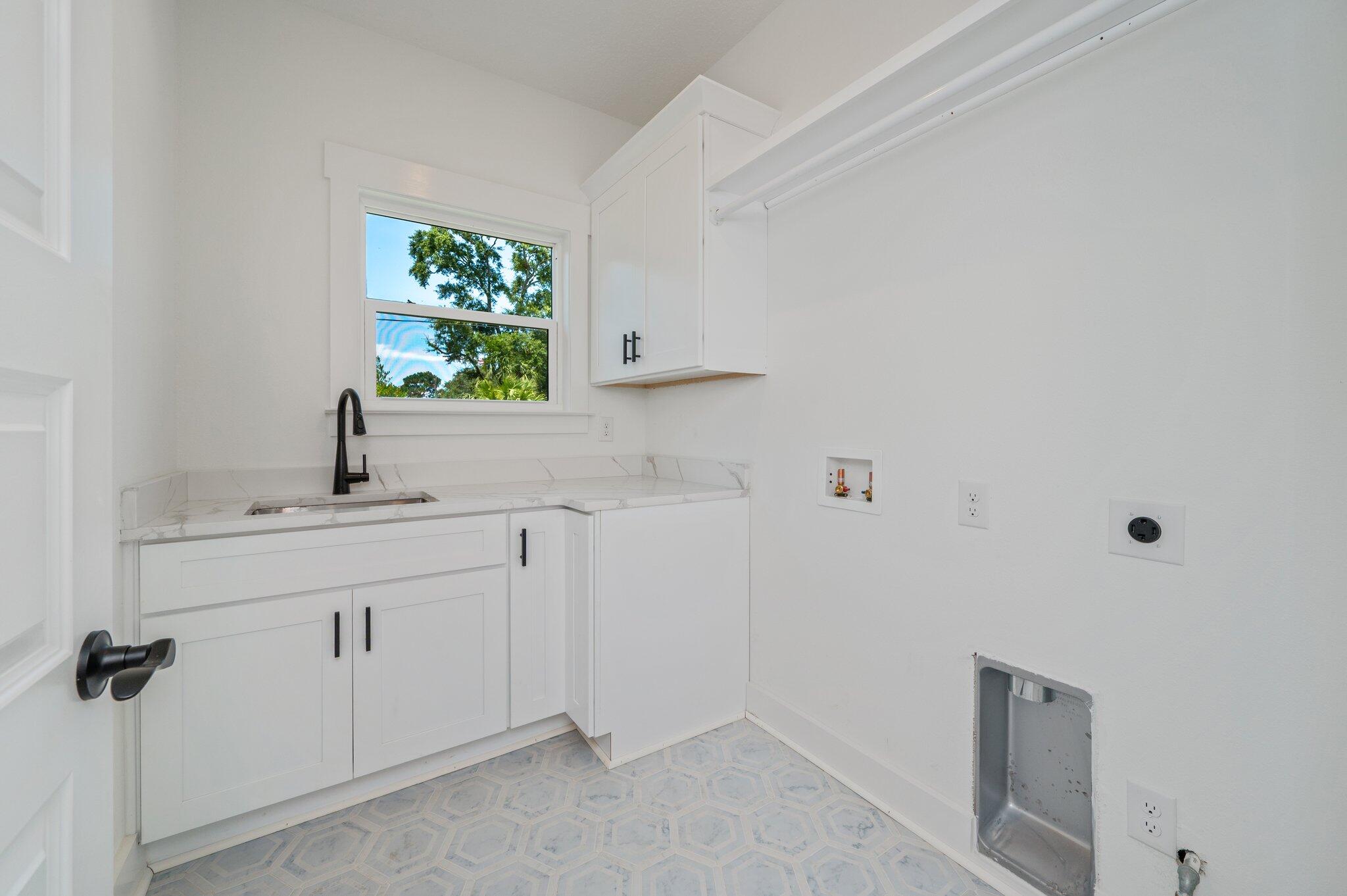 ELLIOTTS POINT - Residential