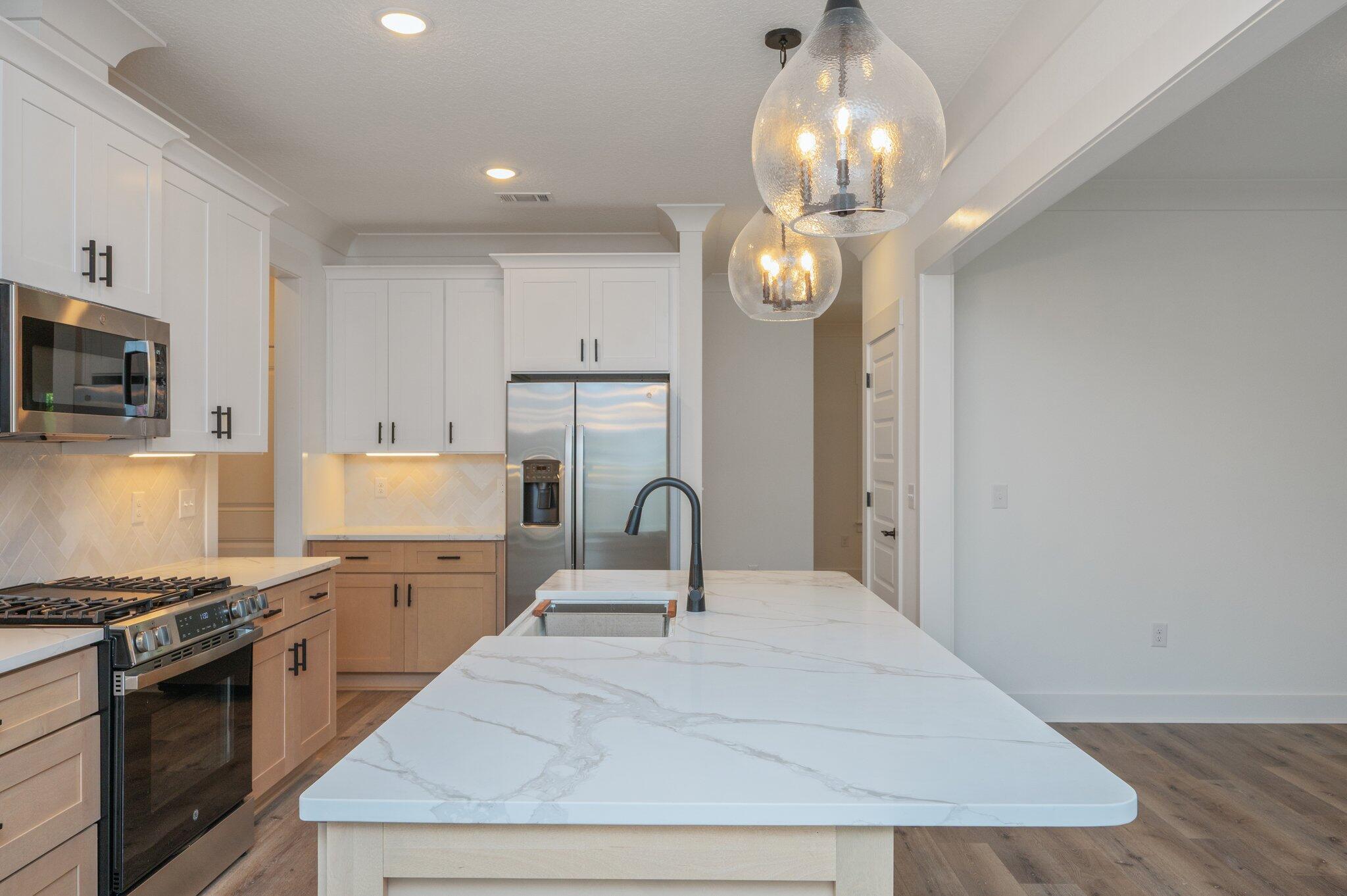 ELLIOTTS POINT - Residential