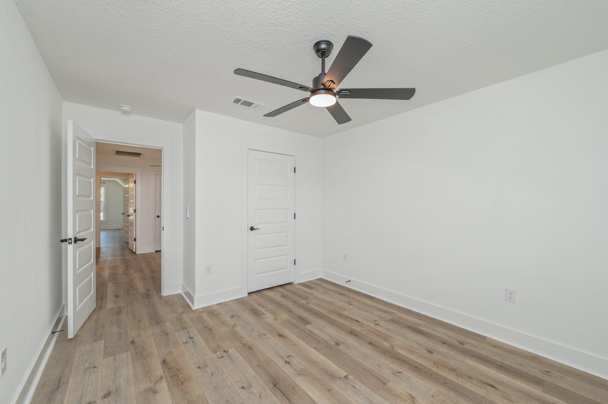 ELLIOTTS POINT - Residential